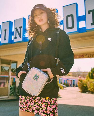  MLB - Túi đeo chéo hình hộp chữ nhật Holomonogram Mini New York Yankees 