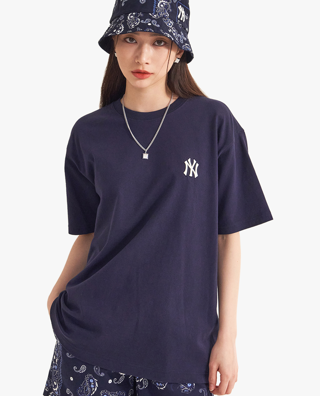 MLB - Áo thun unisex cổ tròn tay ngắn Paisley Back Logo