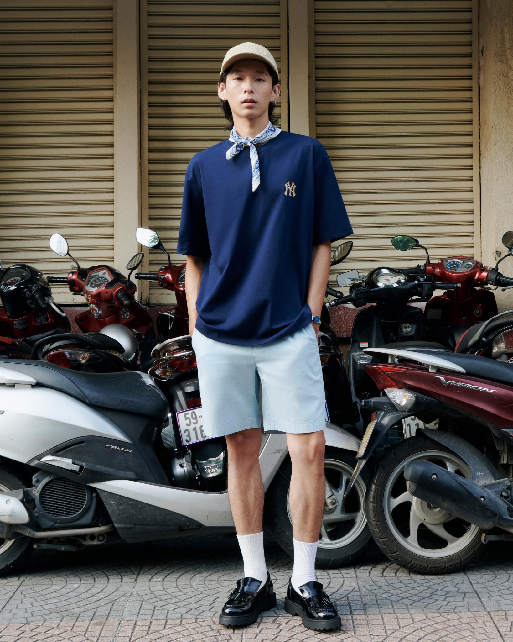 MLB - Áo thun unisex cổ tròn tay ngắn New Year Snake Overfit