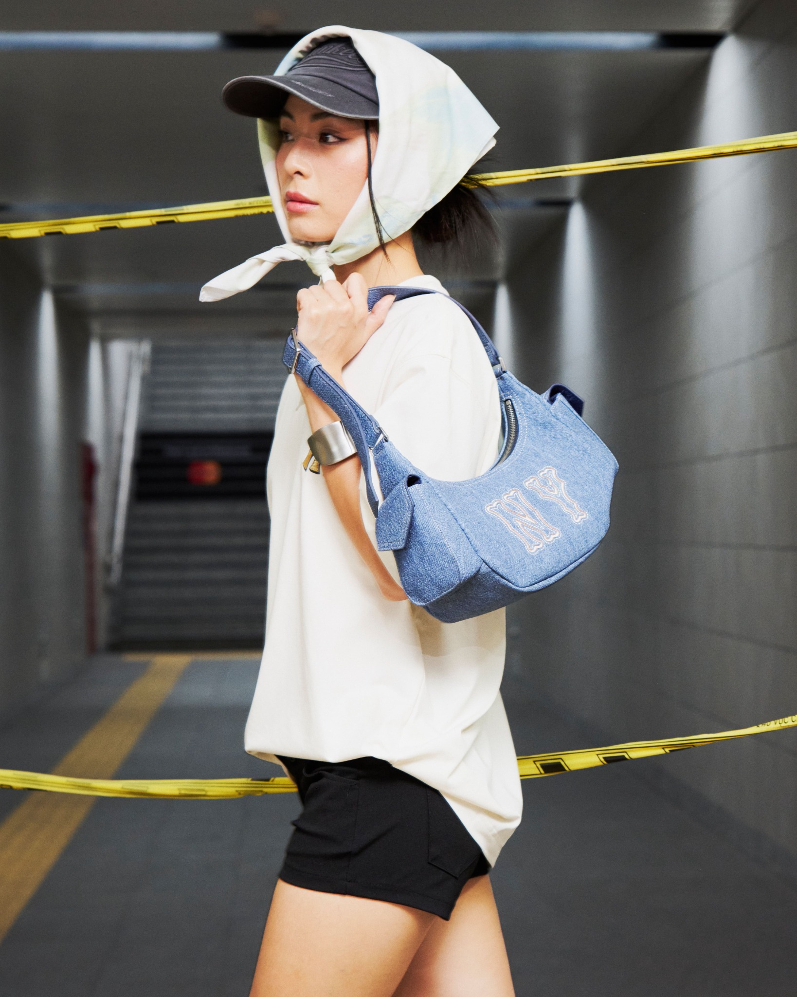 MLB■New Year Snake Cartoon Over Short Sleeve■送料込 MLB - Áo thun unisex cổ tròn tay ngắn New Year Snake Cartoon