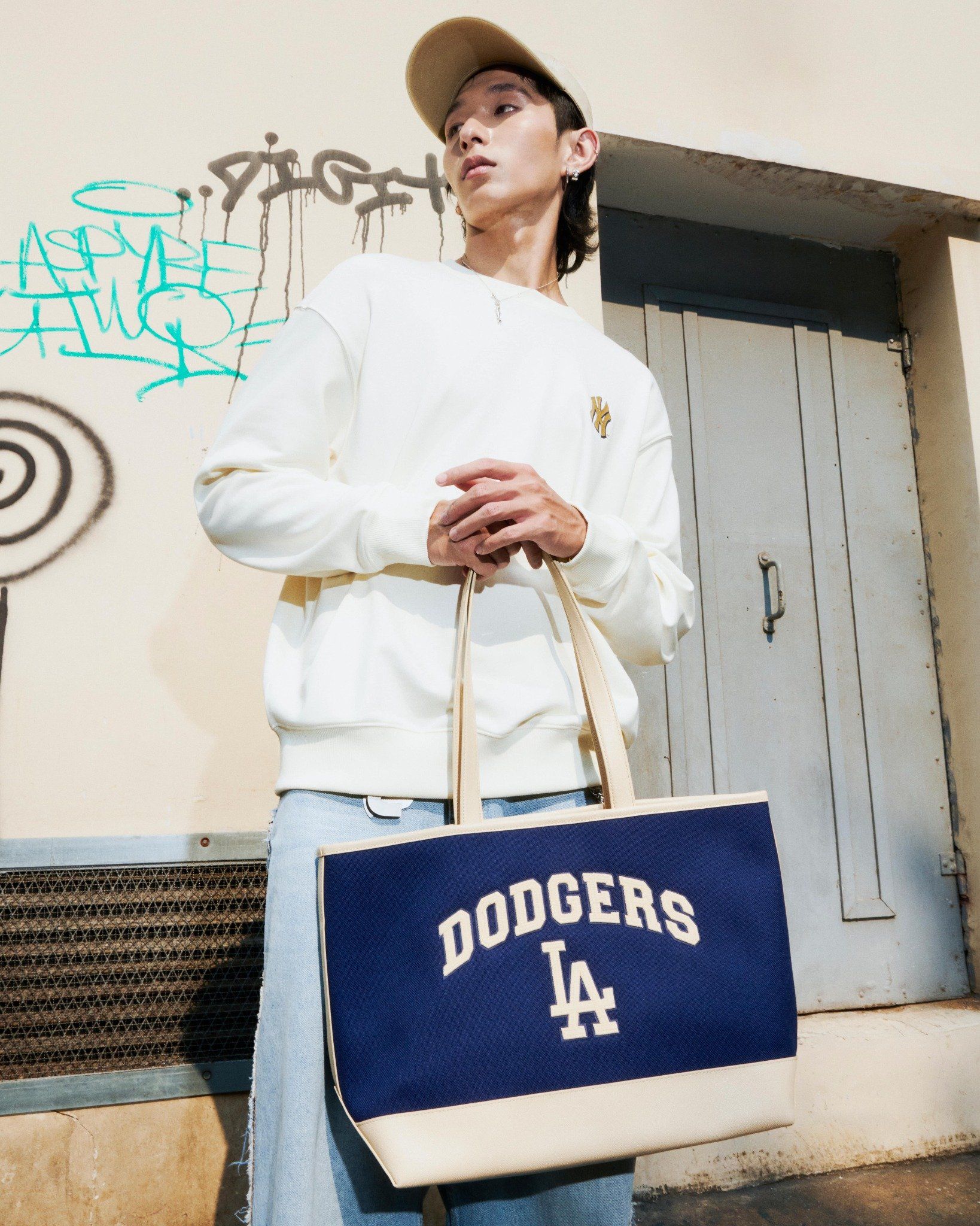 MLB - Áo sweatshirt unisex New Year Snake Cartoon Graphic MLB - Áo sweatshirt unisex New Year Snake Cartoon Graphic