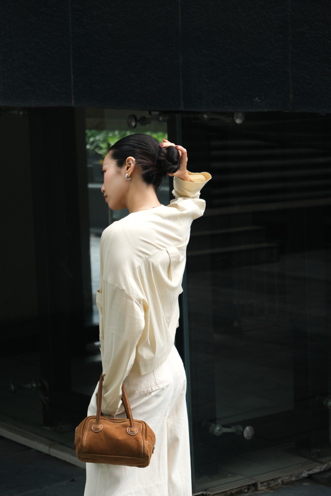  Áo kiểu Nữ dài tay dáng ngắn cổ V vải cotton thô 
