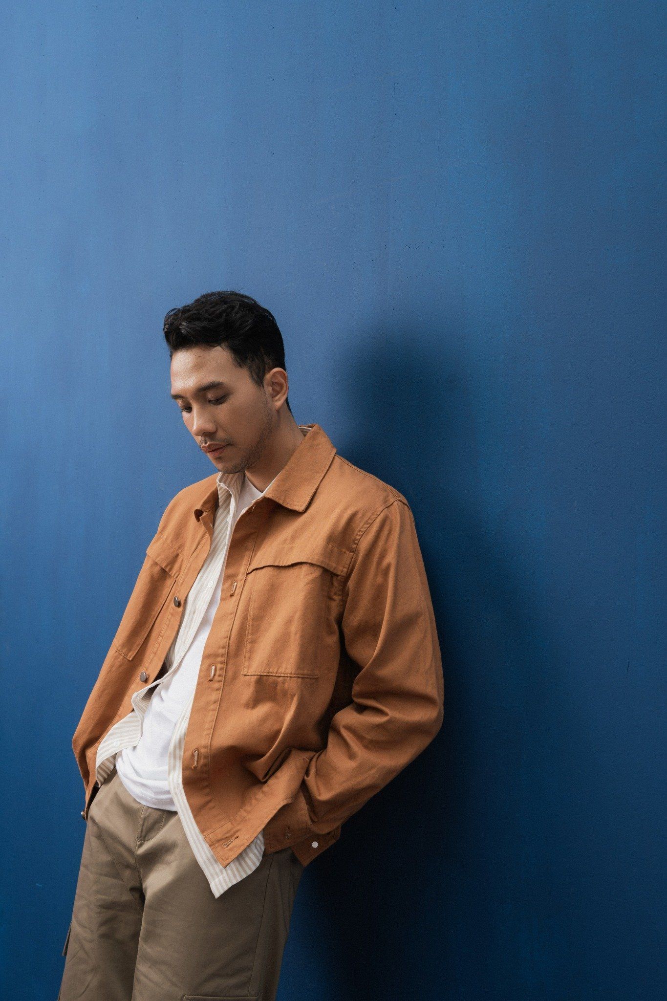  Áo khoác vải twill khaki chi tiết túi 