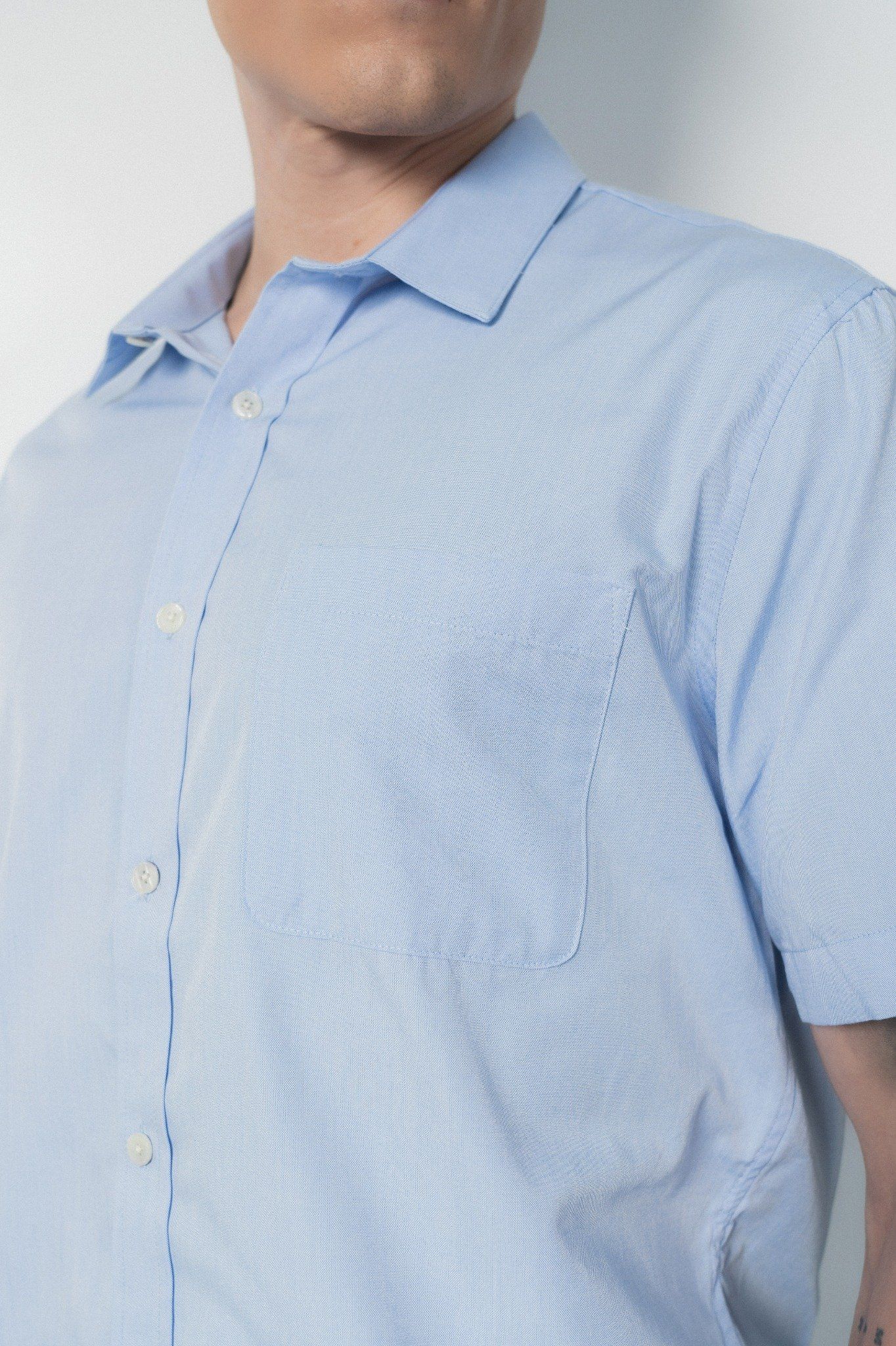  Áo sơ mi nam cổ đức ngắn tay dáng regular 