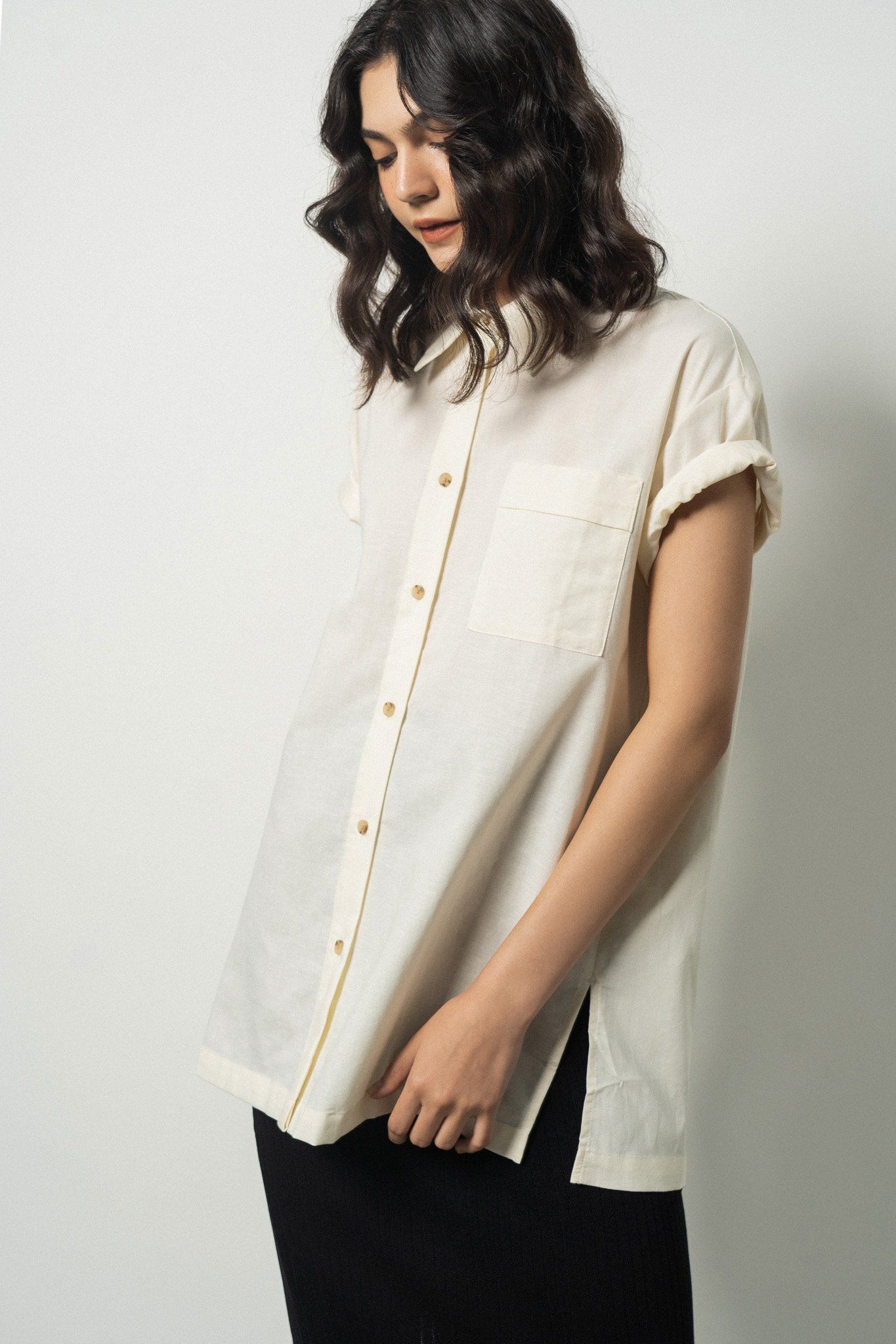  Áo sơ mi nữ ngắn tay dáng rộng túi ngực 