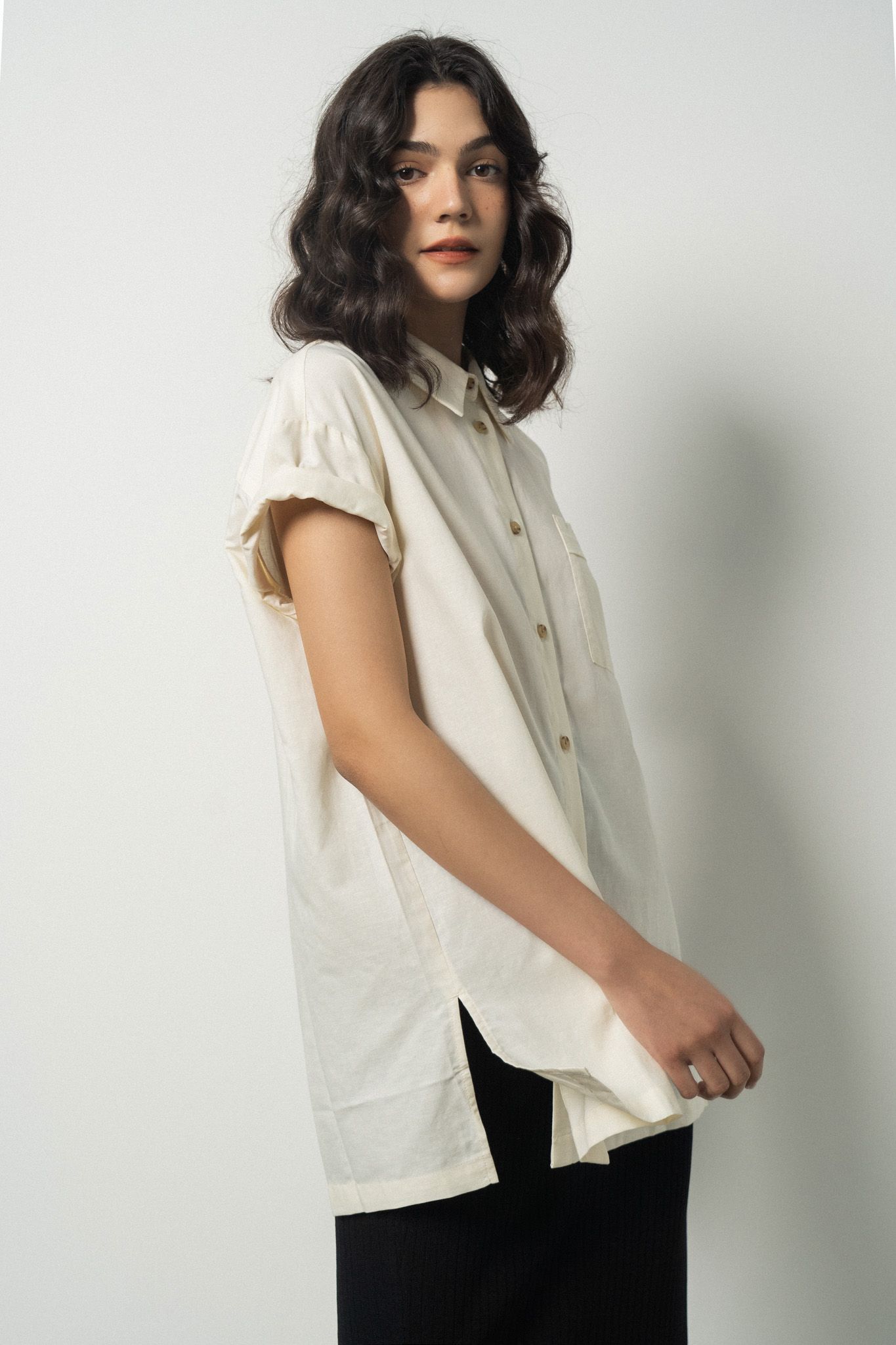  Áo sơ mi nữ ngắn tay dáng rộng túi ngực 