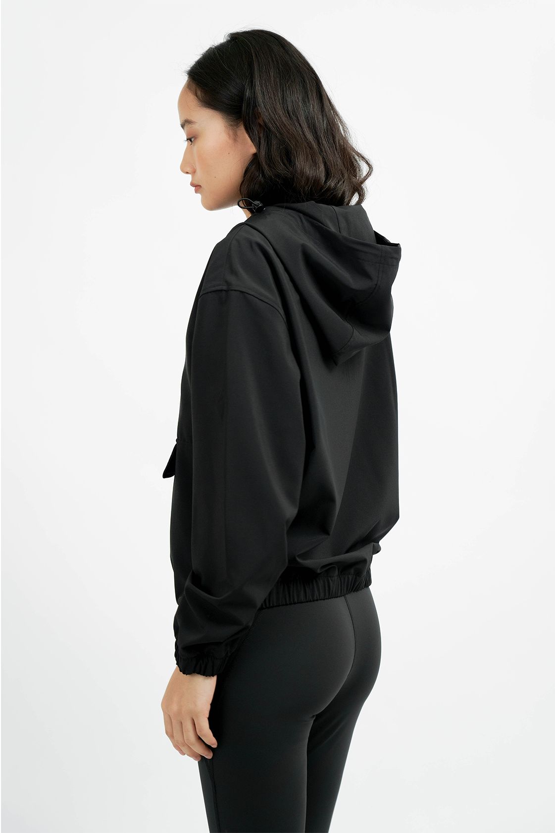  Áo khoác nữ chui đầu có mũ vải kháng nước 