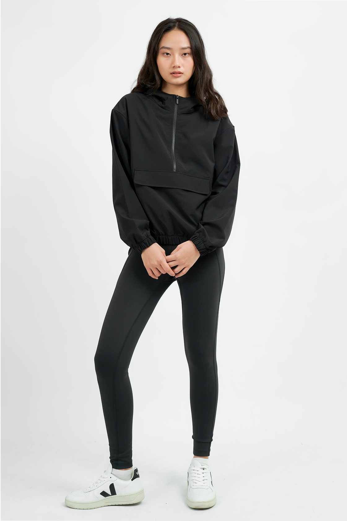  Áo khoác nữ chui đầu có mũ vải kháng nước 