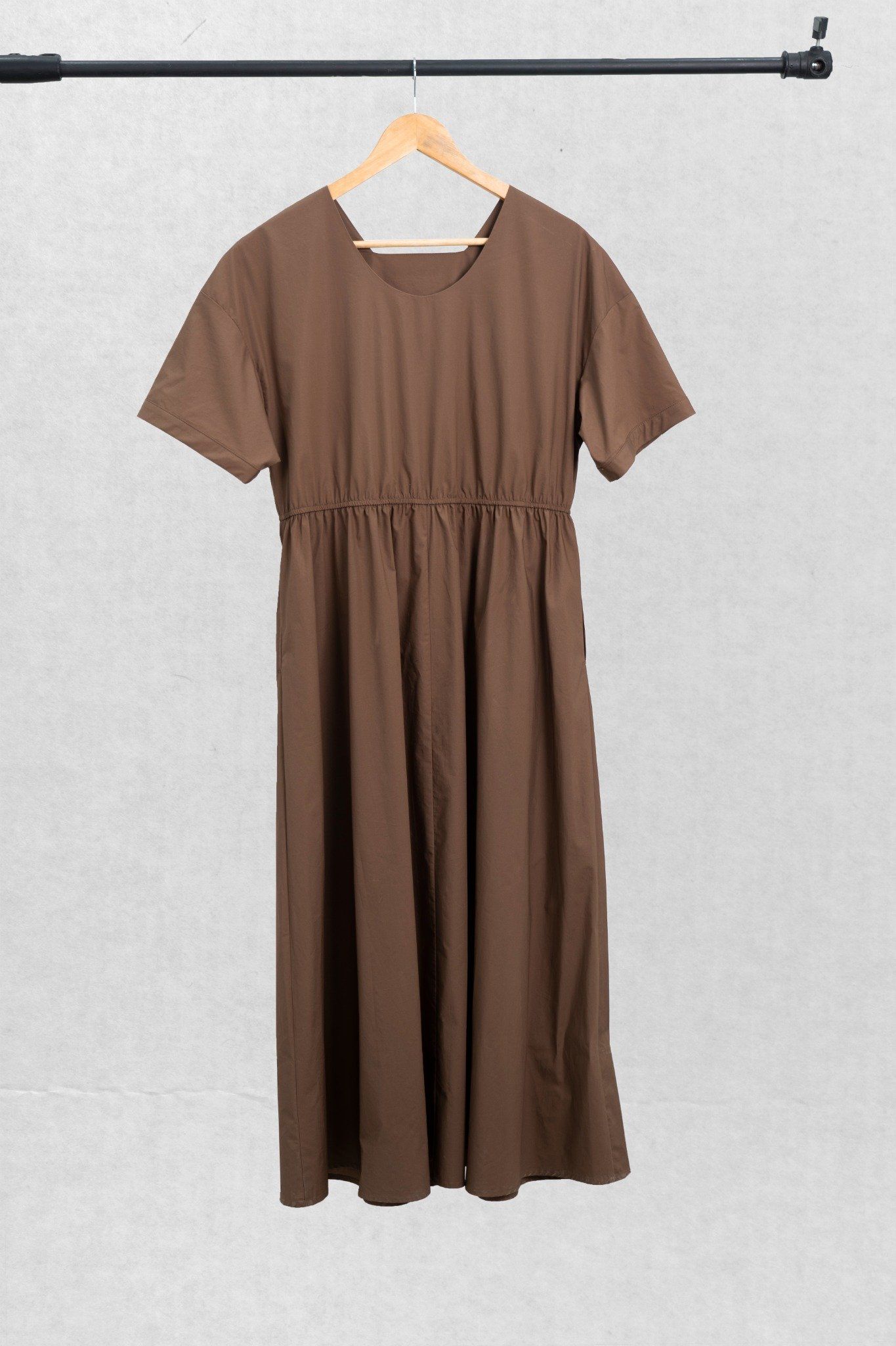  Váy Midi Nữ khoét lưng vải Poplin 