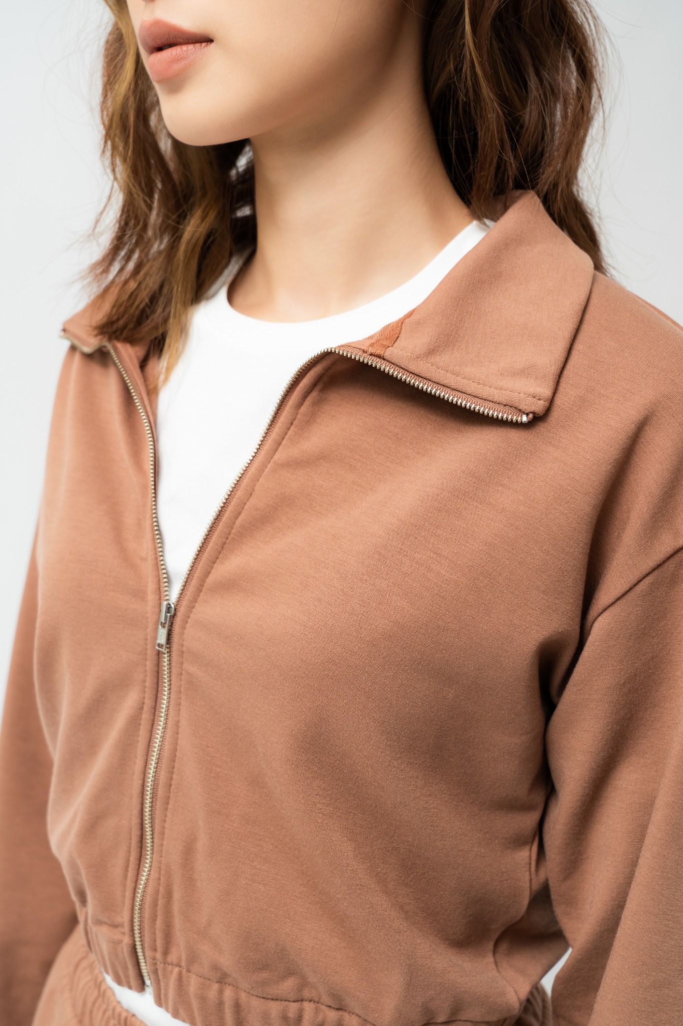  Áo khoác nữ kéo khóa cổ cao dáng ngắn 