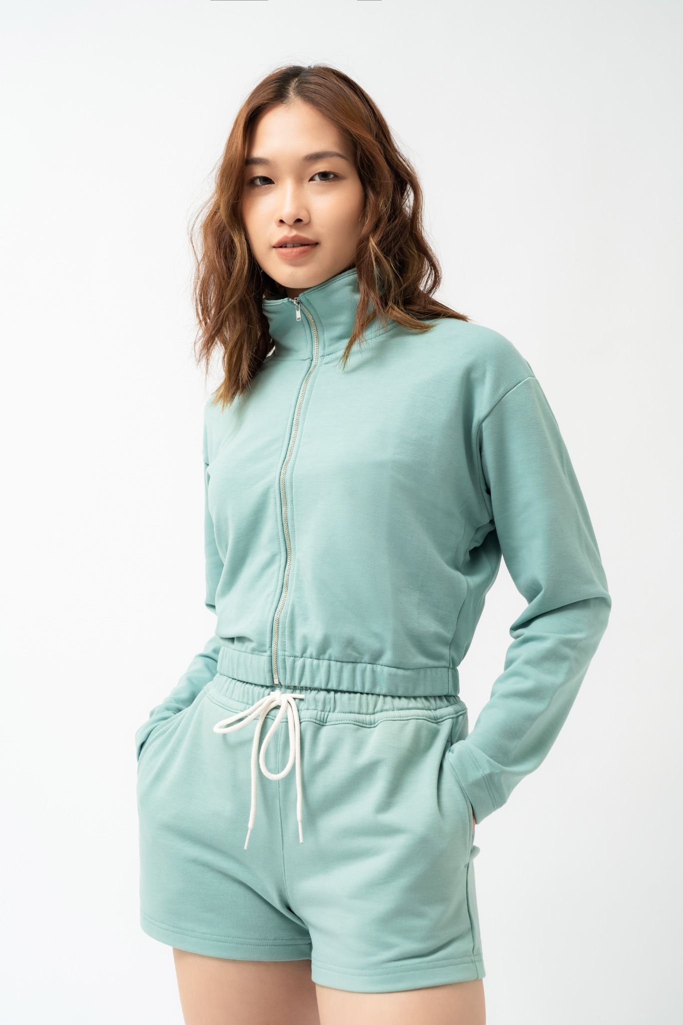  Áo khoác nữ kéo khóa cổ cao dáng ngắn 