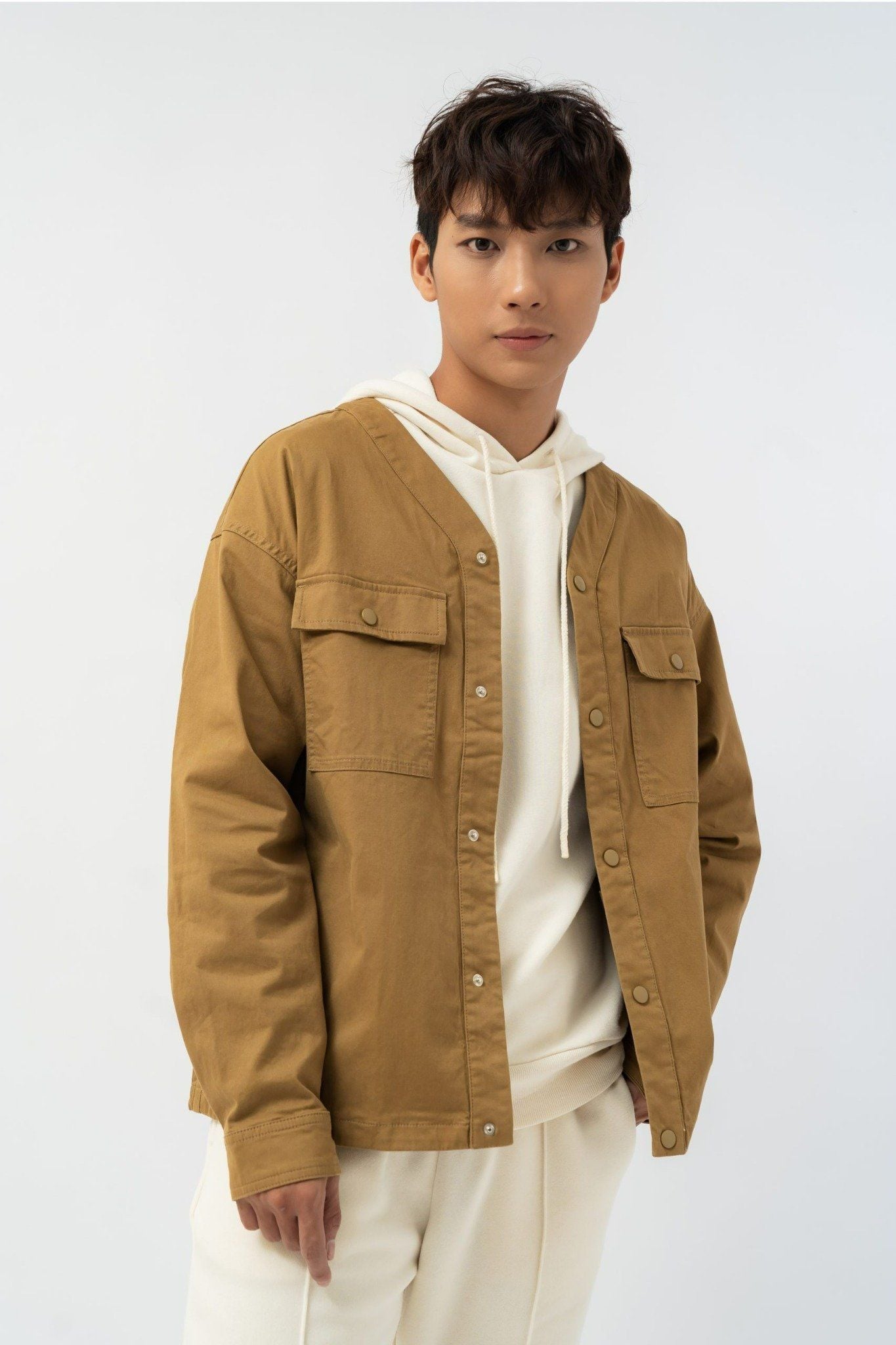  Áo khoác nam khaki cổ V 