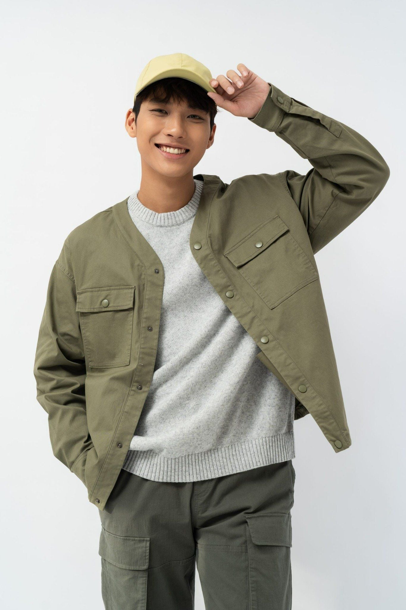  Áo khoác nam khaki cổ V 