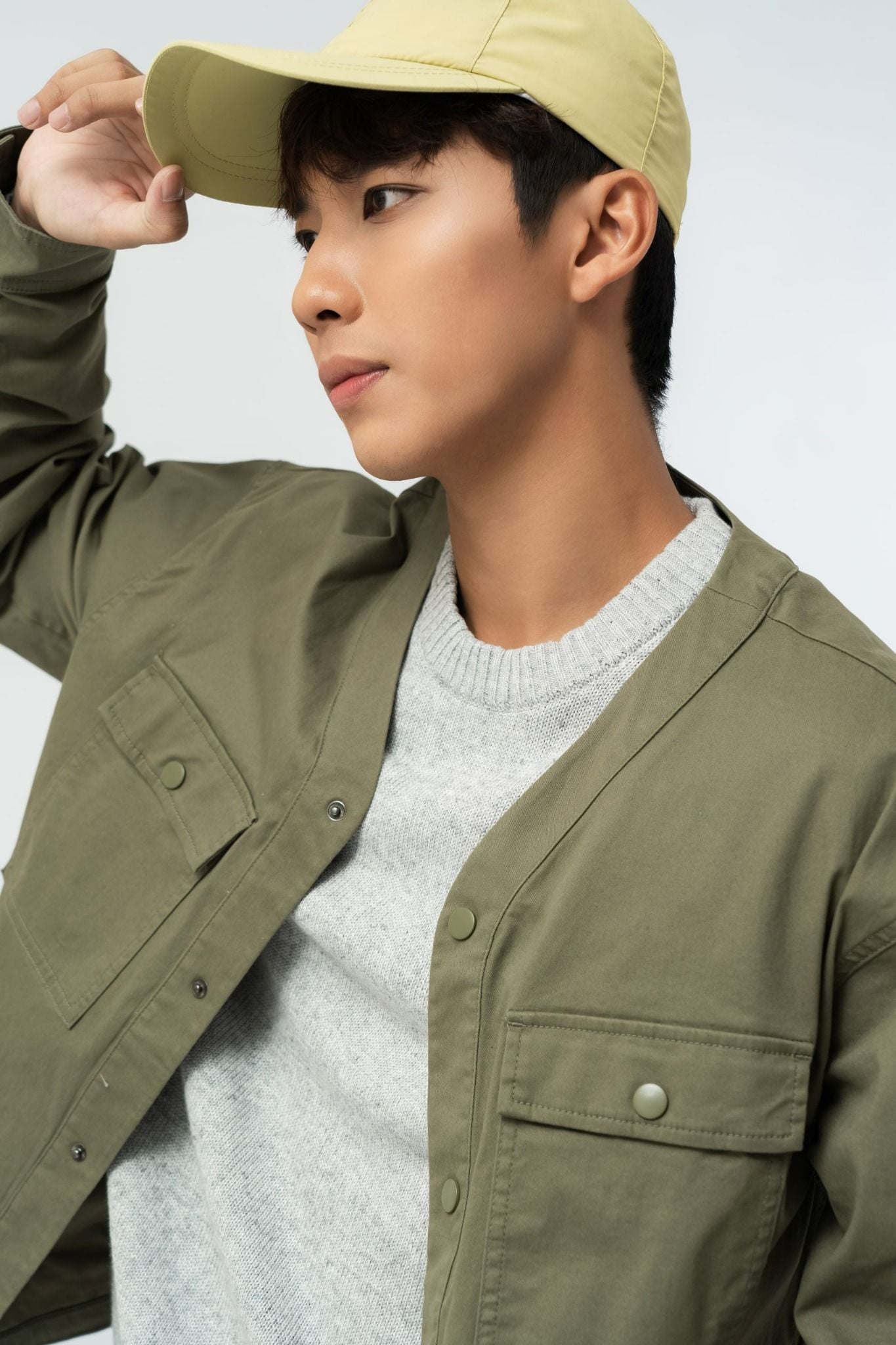  Áo khoác nam khaki cổ V 