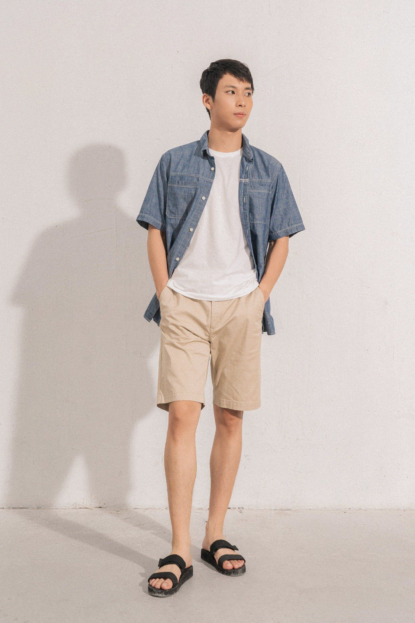  Quần shorts nam vải khaki dáng ôm 