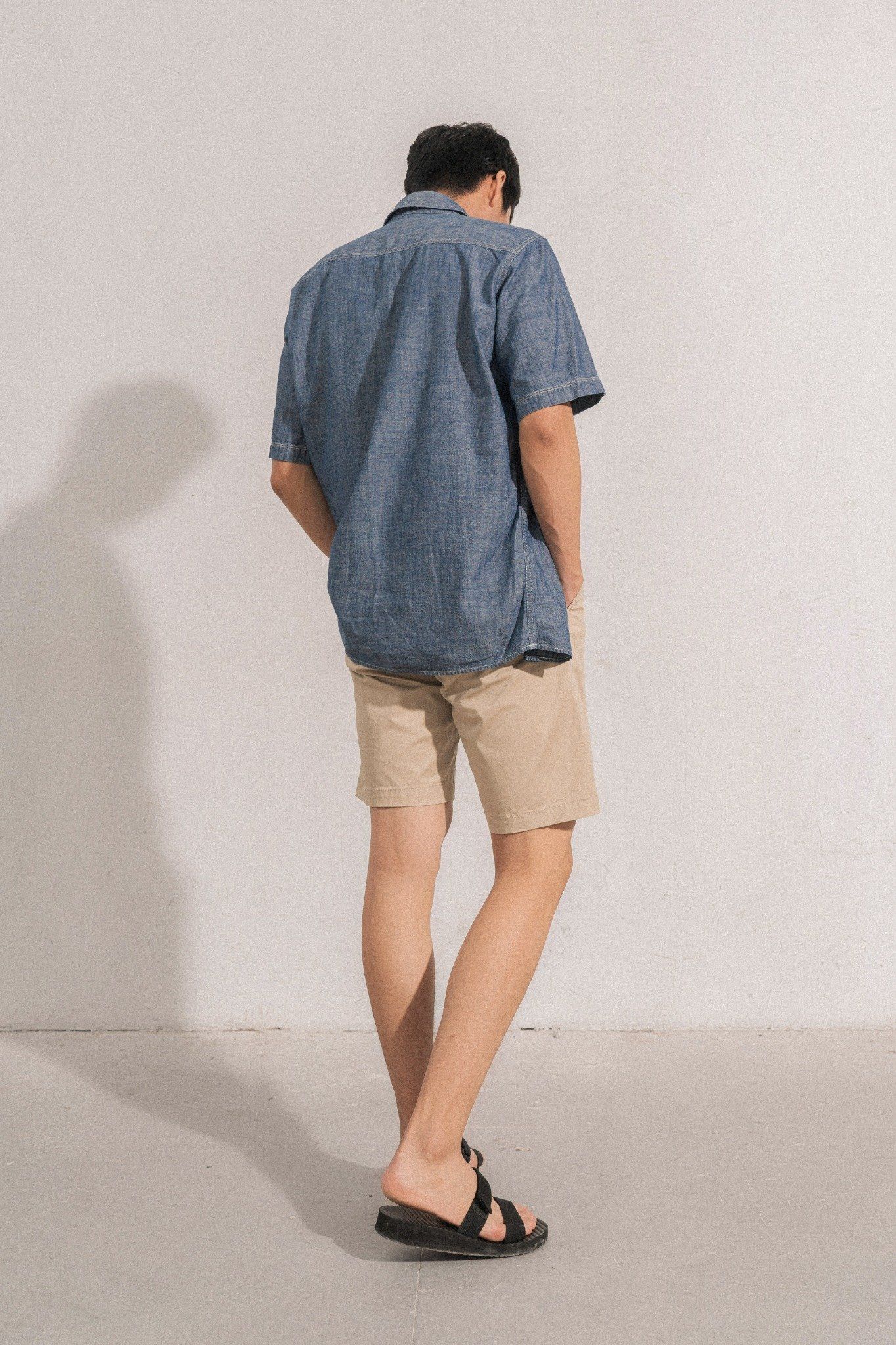  Quần shorts nam vải khaki dáng ôm 