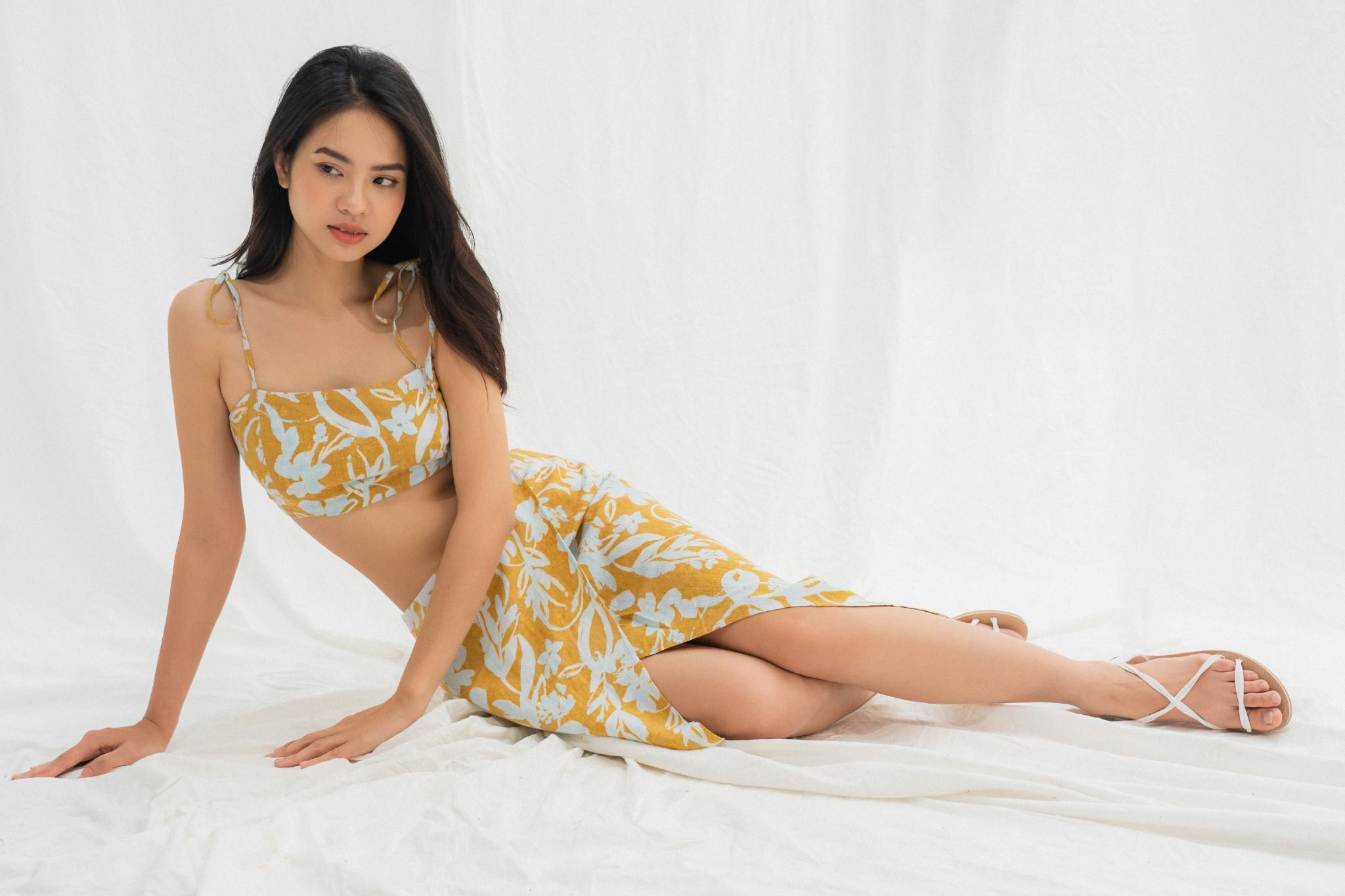  Chân váy wrap vải linen hoạ tiết hoa lá 