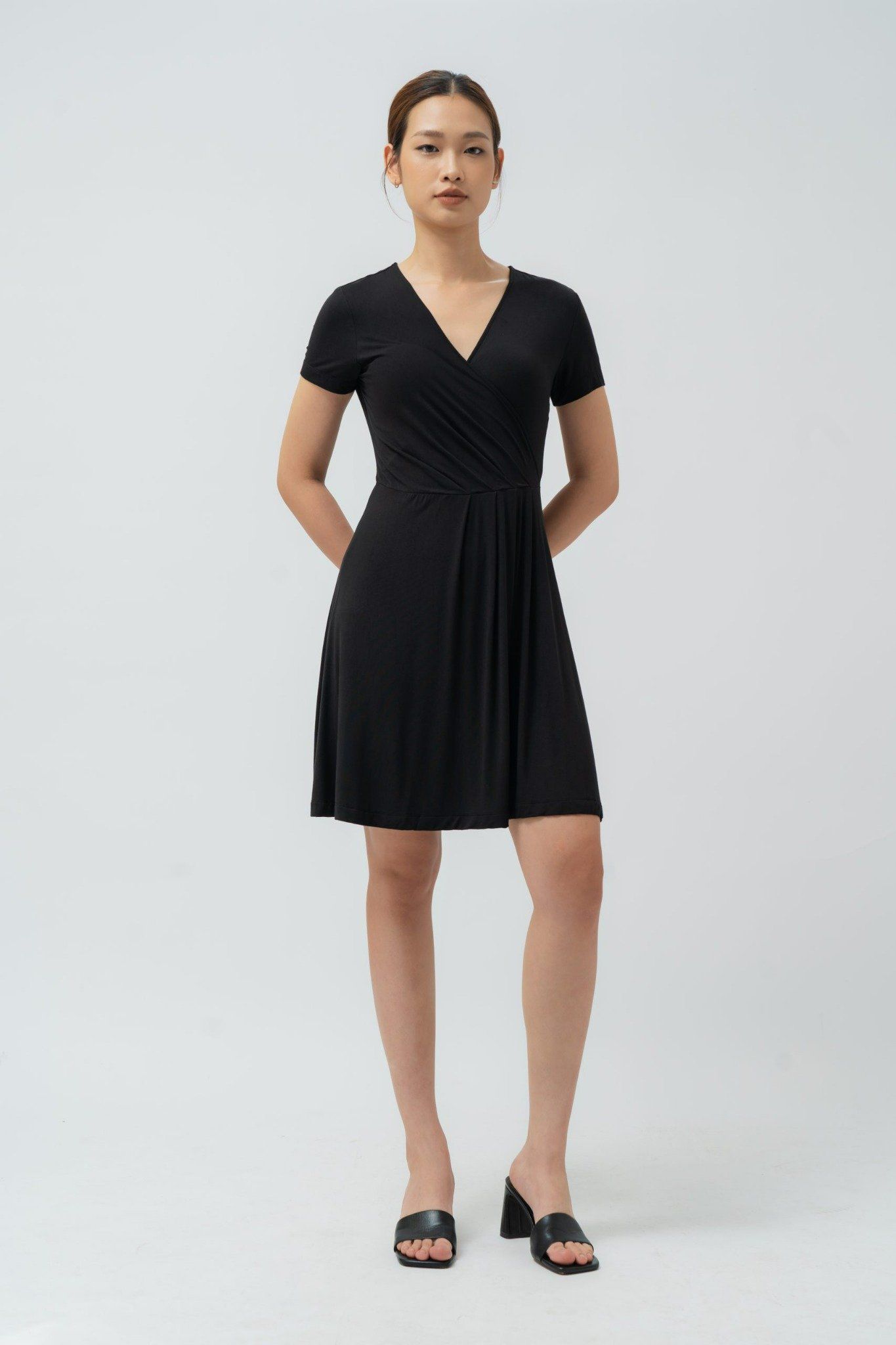  Váy quấn cổ V vải ecovero 