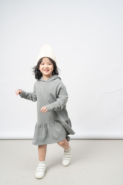  Váy bé gái nhún bèo có mũ vải nỉ 