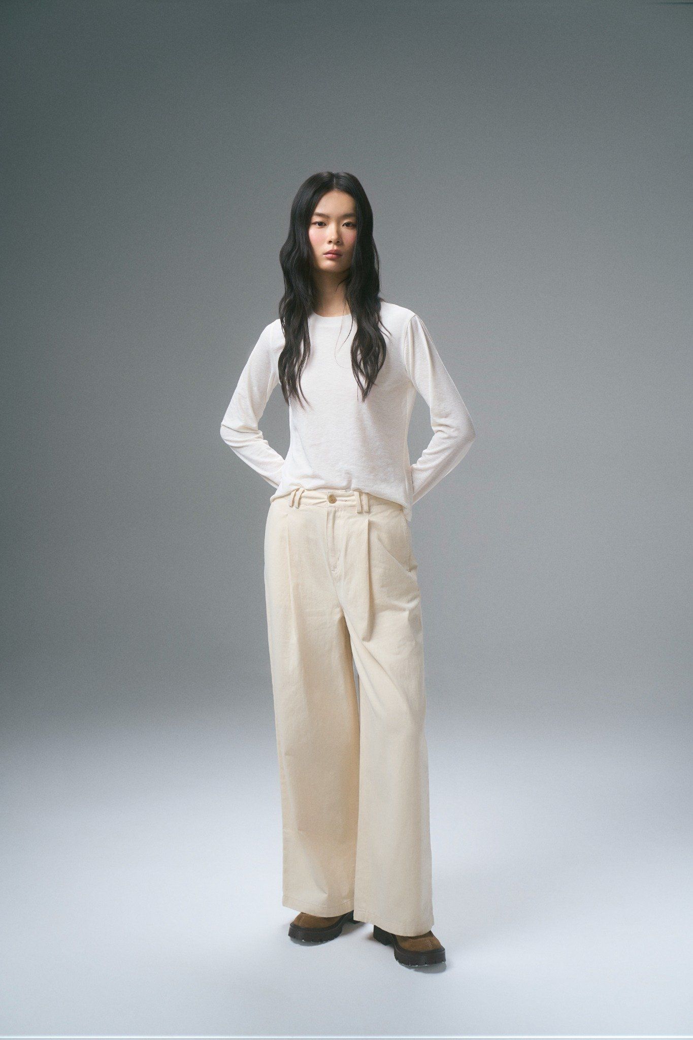  Quần khaki nữ có ly ống rộng 