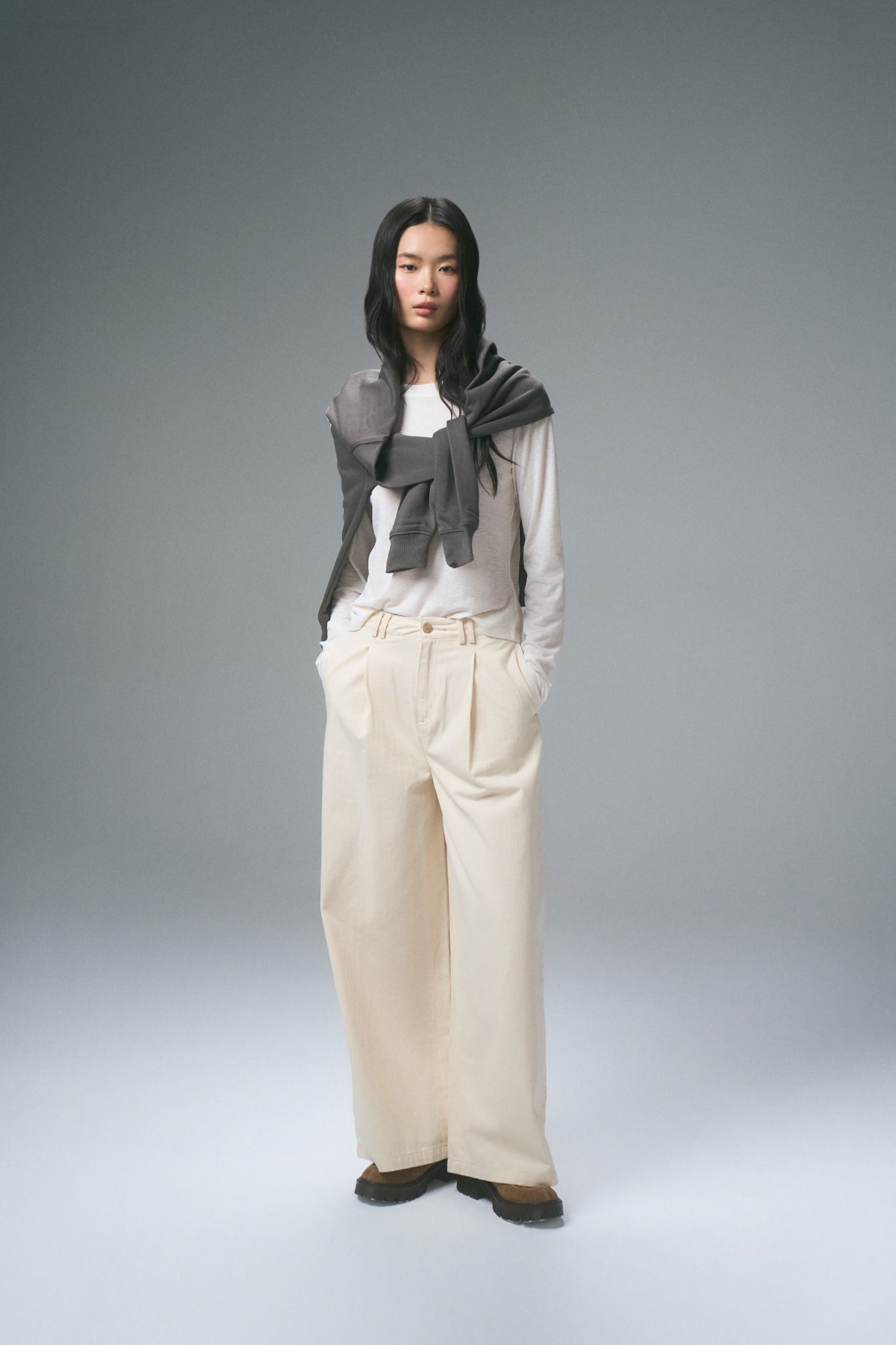  Quần khaki nữ có ly ống rộng 