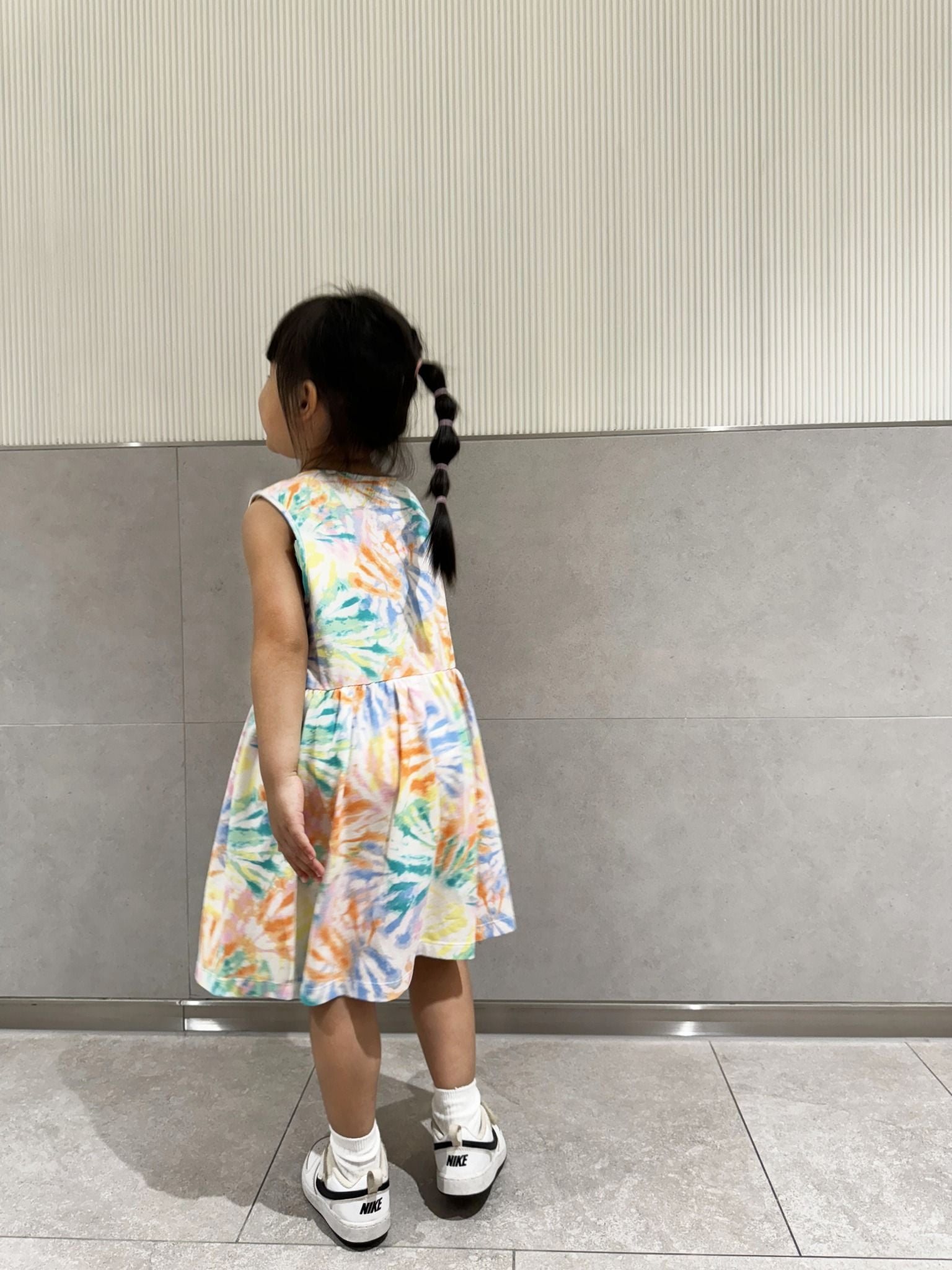  Đầm thun sát nách bé gái in hoạ tiết 