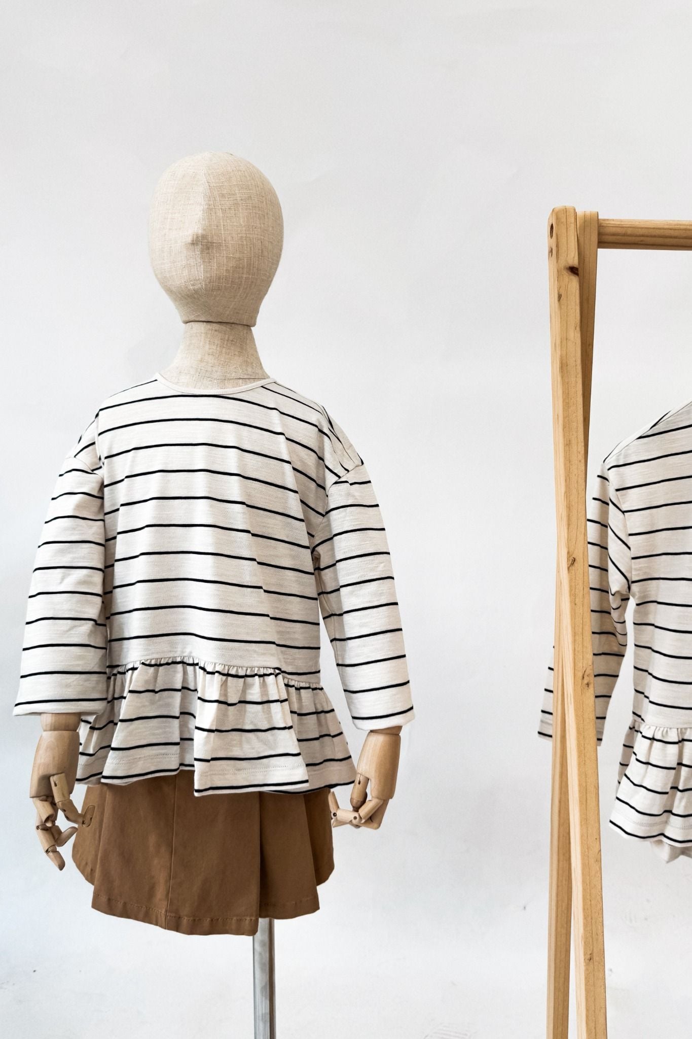  Áo phông bé gái dài tay kẻ ngang có bèo gấu 