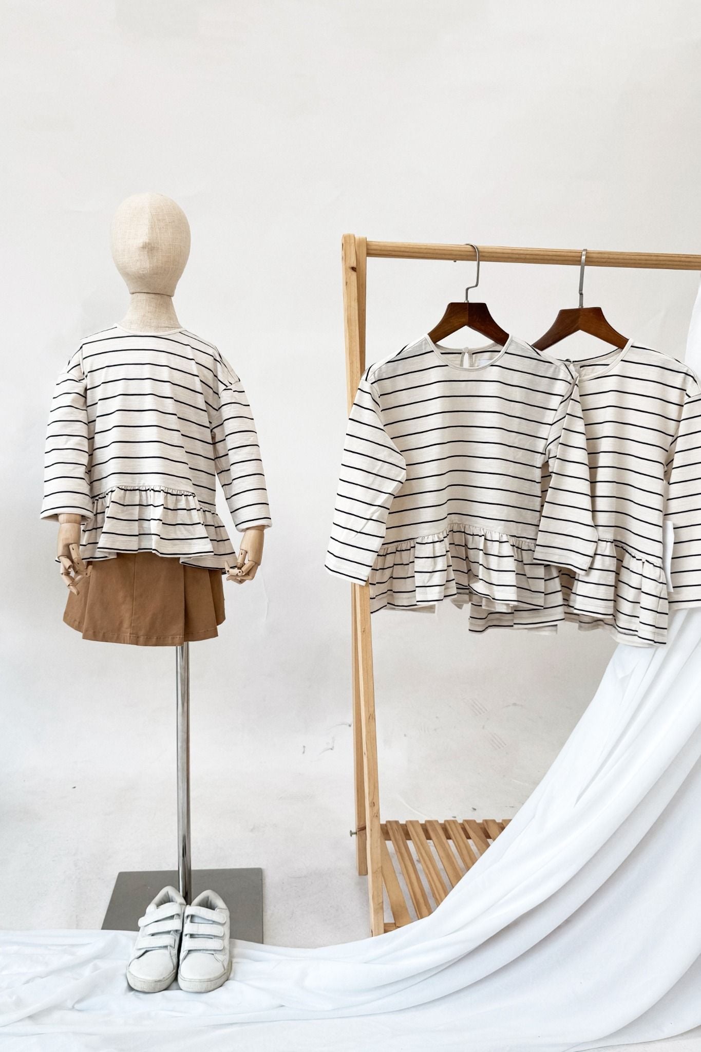  Áo phông bé gái dài tay kẻ ngang có bèo gấu 