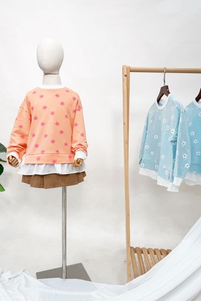  Áo nỉ bé gái phối vải họa tiết hoa 