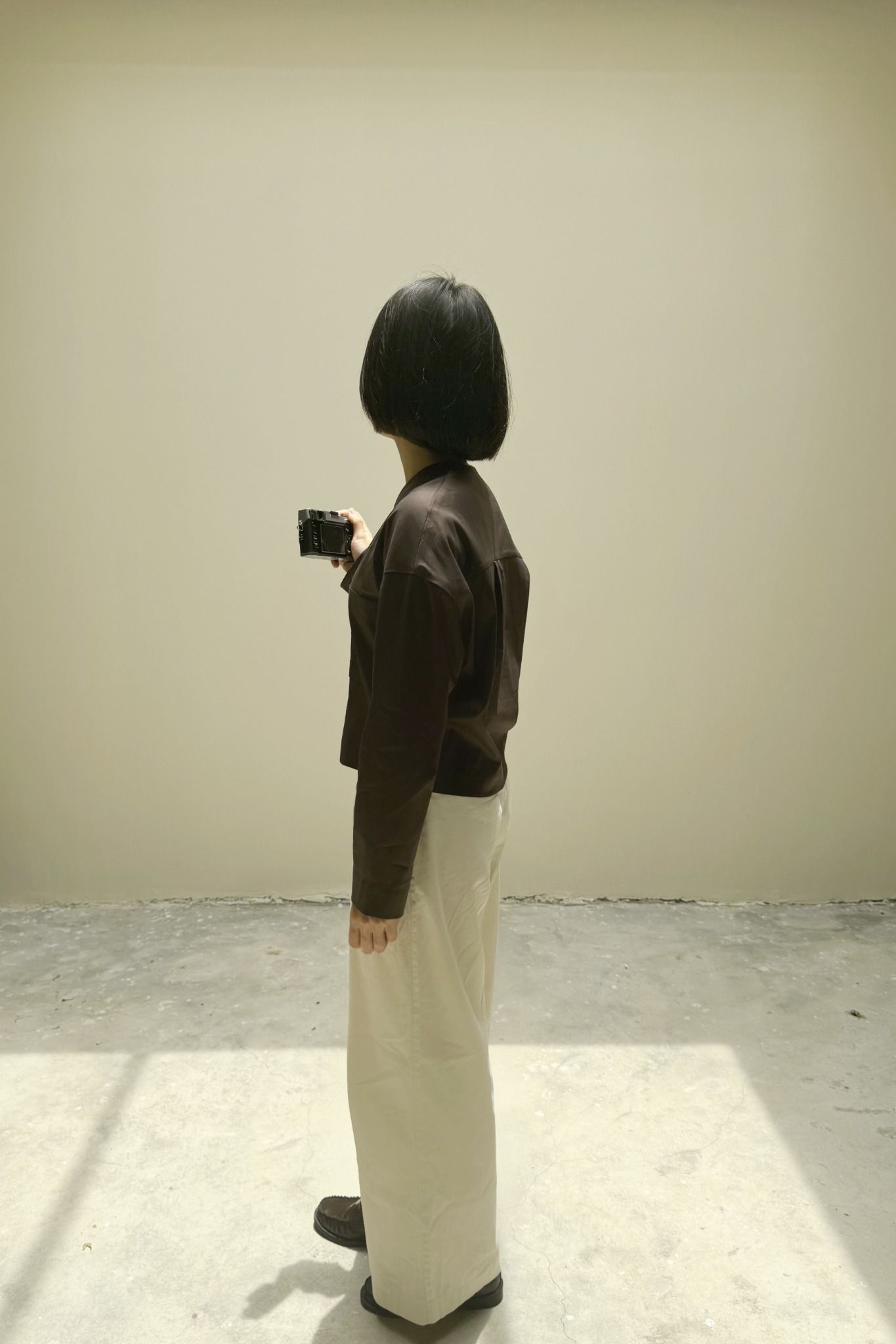  Áo kiểu Nữ dài tay dáng ngắn cổ V vải cotton thô 