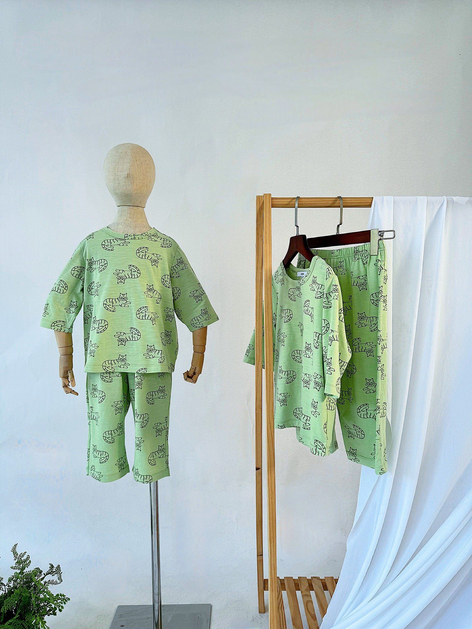  Bộ quần áo Unisex trẻ em vải single dáng lửng họa tiết 