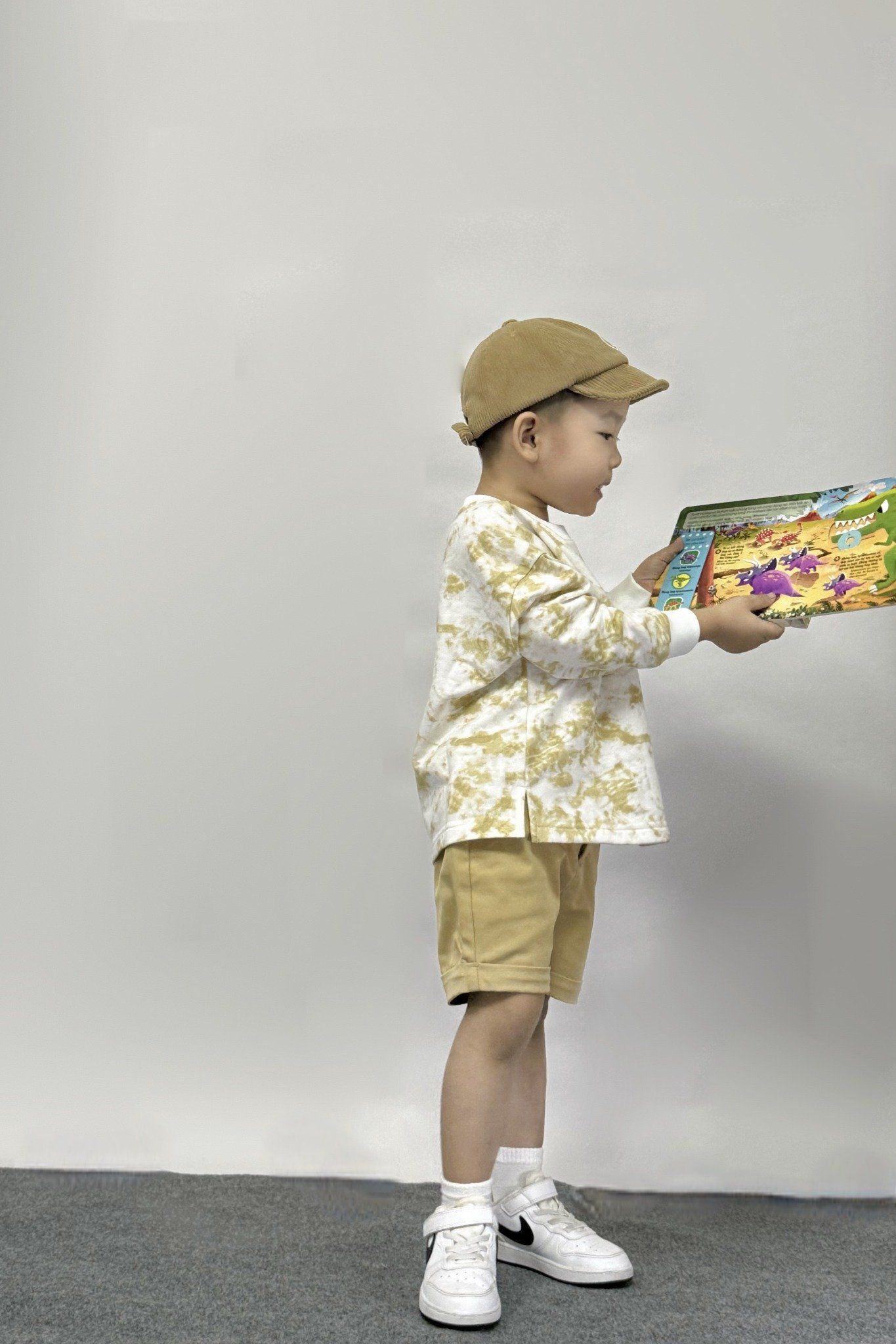  Áo nỉ bé trai họa tiết dáng cơ bản 