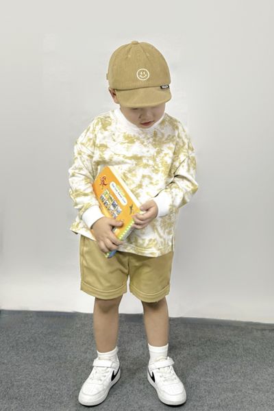  Áo nỉ bé trai họa tiết dáng cơ bản 