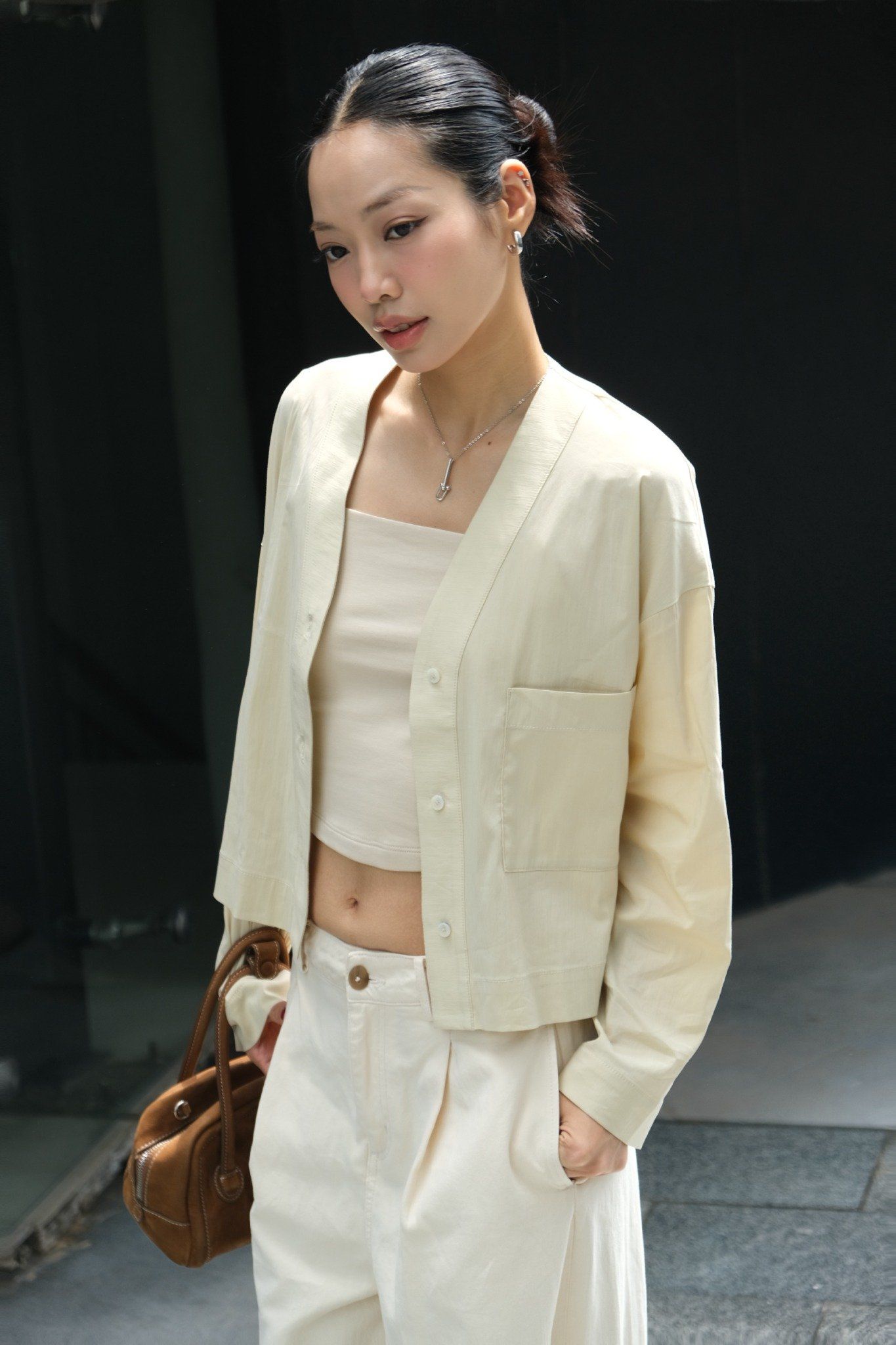  Áo kiểu Nữ dài tay dáng ngắn cổ V vải cotton thô 