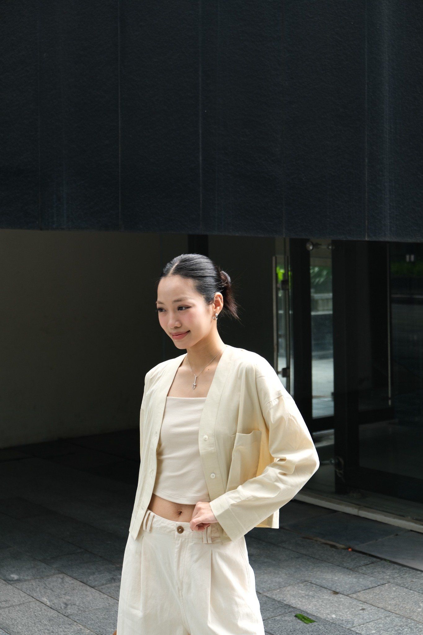  Áo kiểu Nữ dài tay dáng ngắn cổ V vải cotton thô 