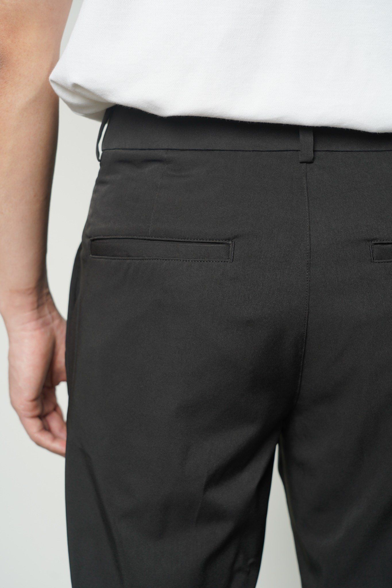  Quần âu nam dáng tapered 