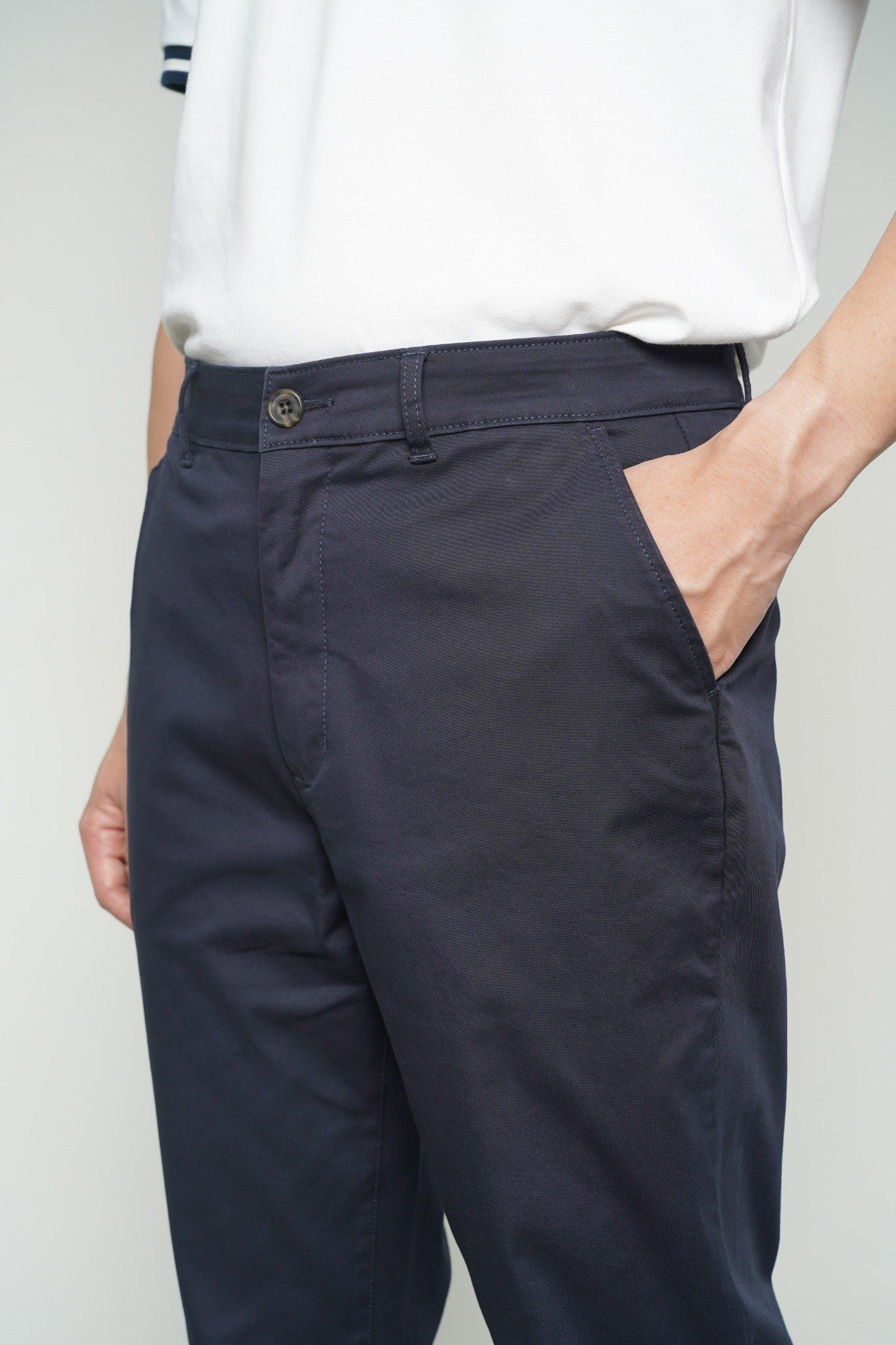  Quần chinos nam dáng ôm vải twill 