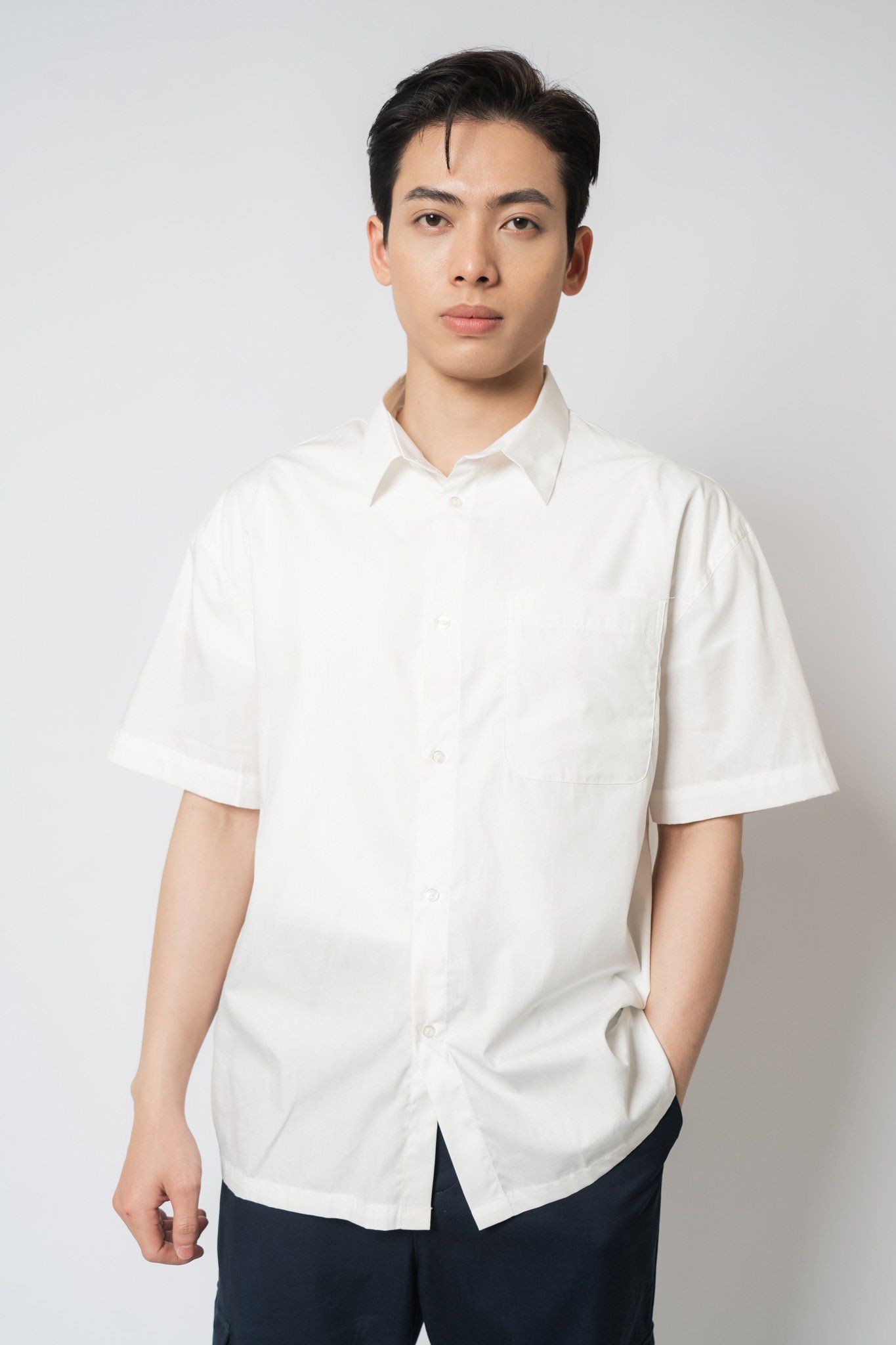  Áo sơ mi nam ngắn tay có túi ngực 