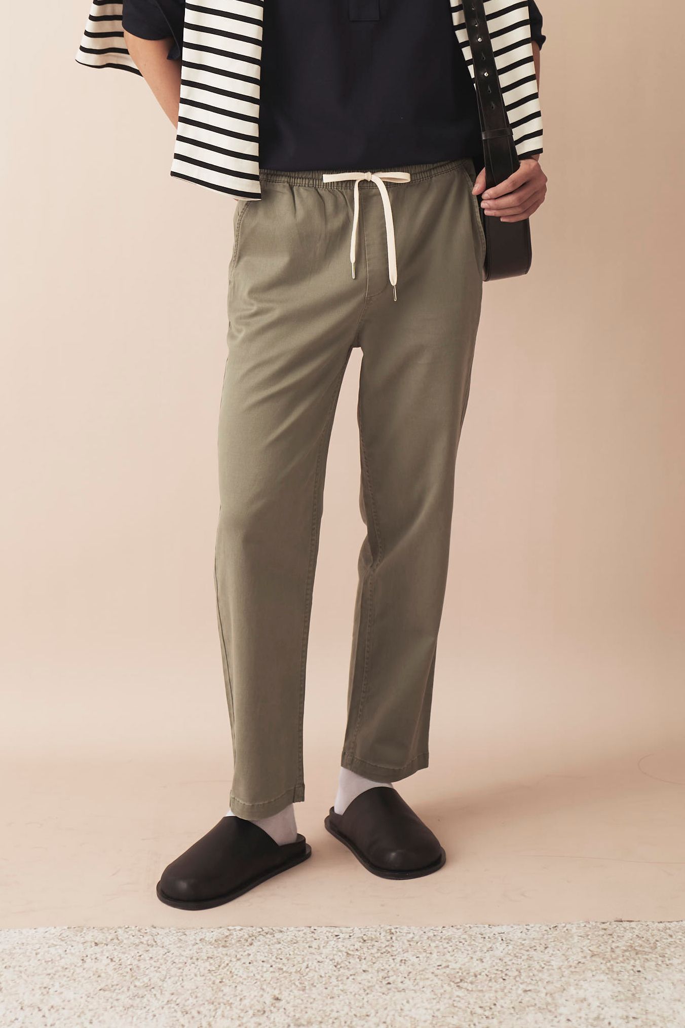  Quần nam khaki dáng regular 