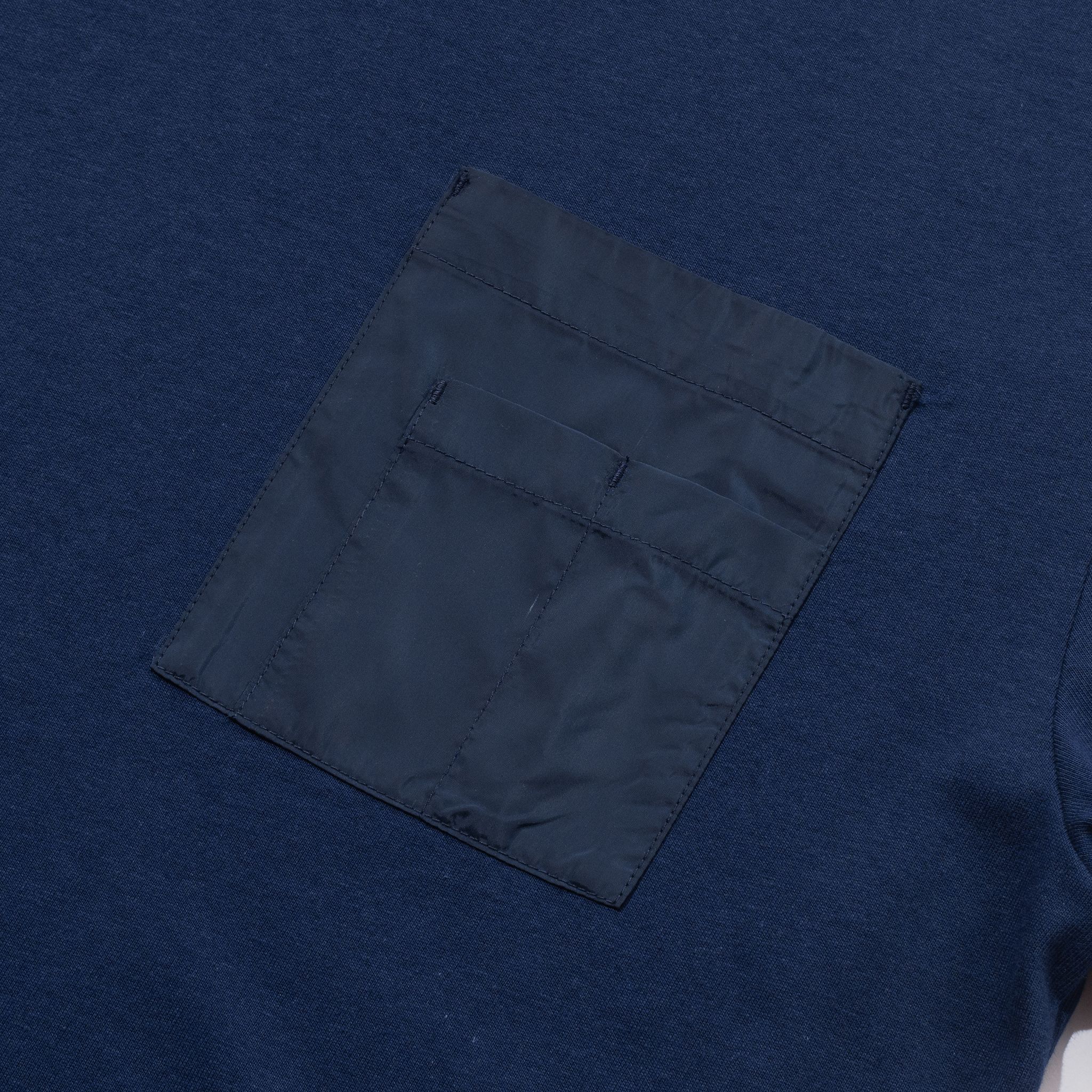  Áo Tshirt túi ngực phối vải Taffeta dáng Relax 