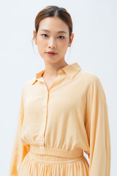  Áo sơ mi nữ bo gấu dáng ngắn 