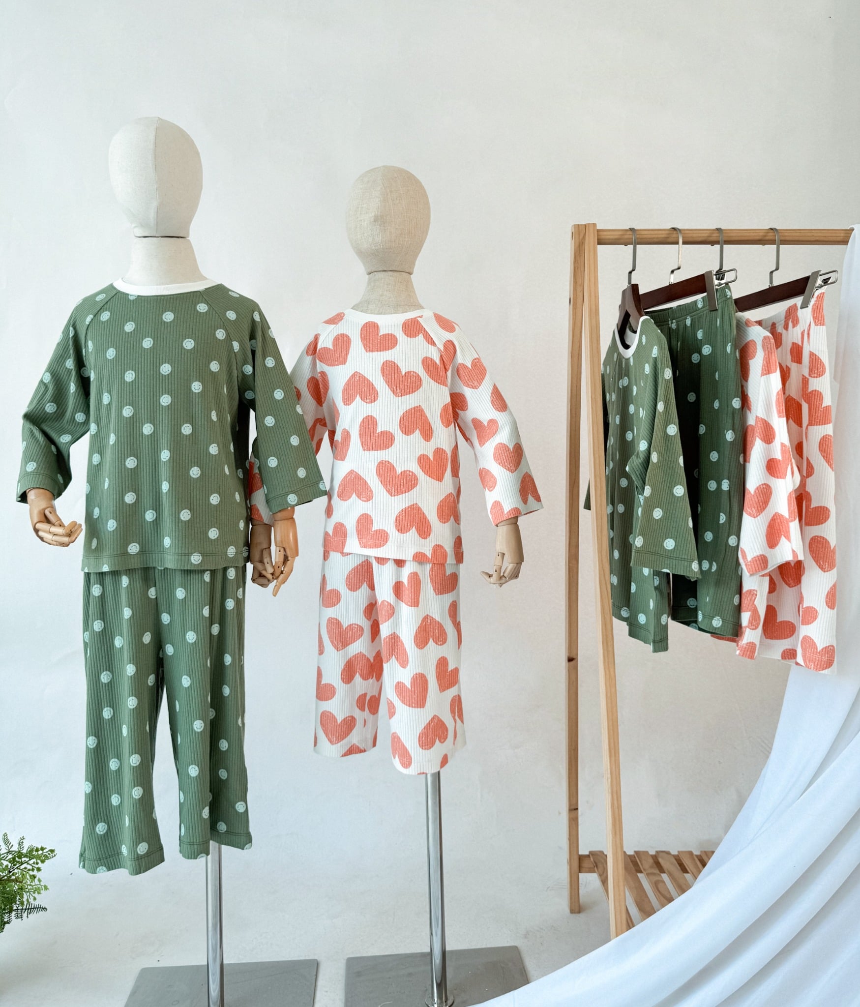 Bộ quần áo Unisex trẻ em vải rib dáng lửng có bo cổ – ammofficial