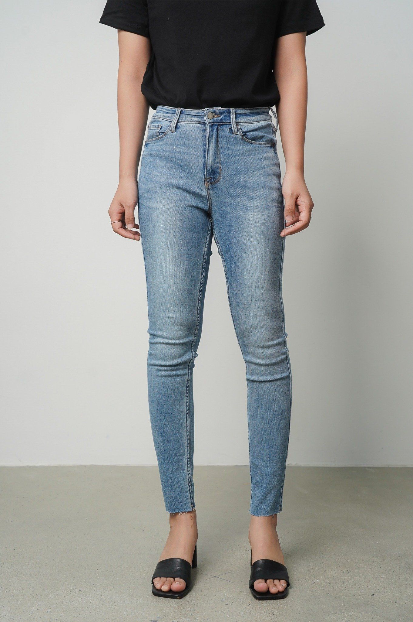  Quần jeans nữ ống ôm sát 