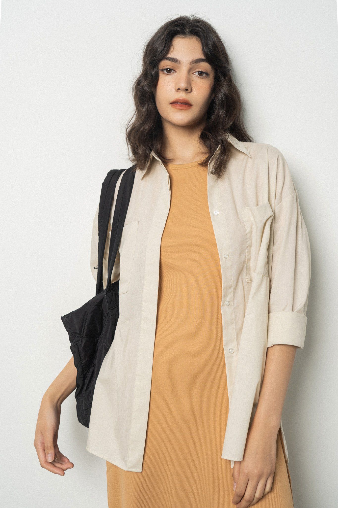  Áo sơ mi nữ dáng rộng túi ngực tối giản 