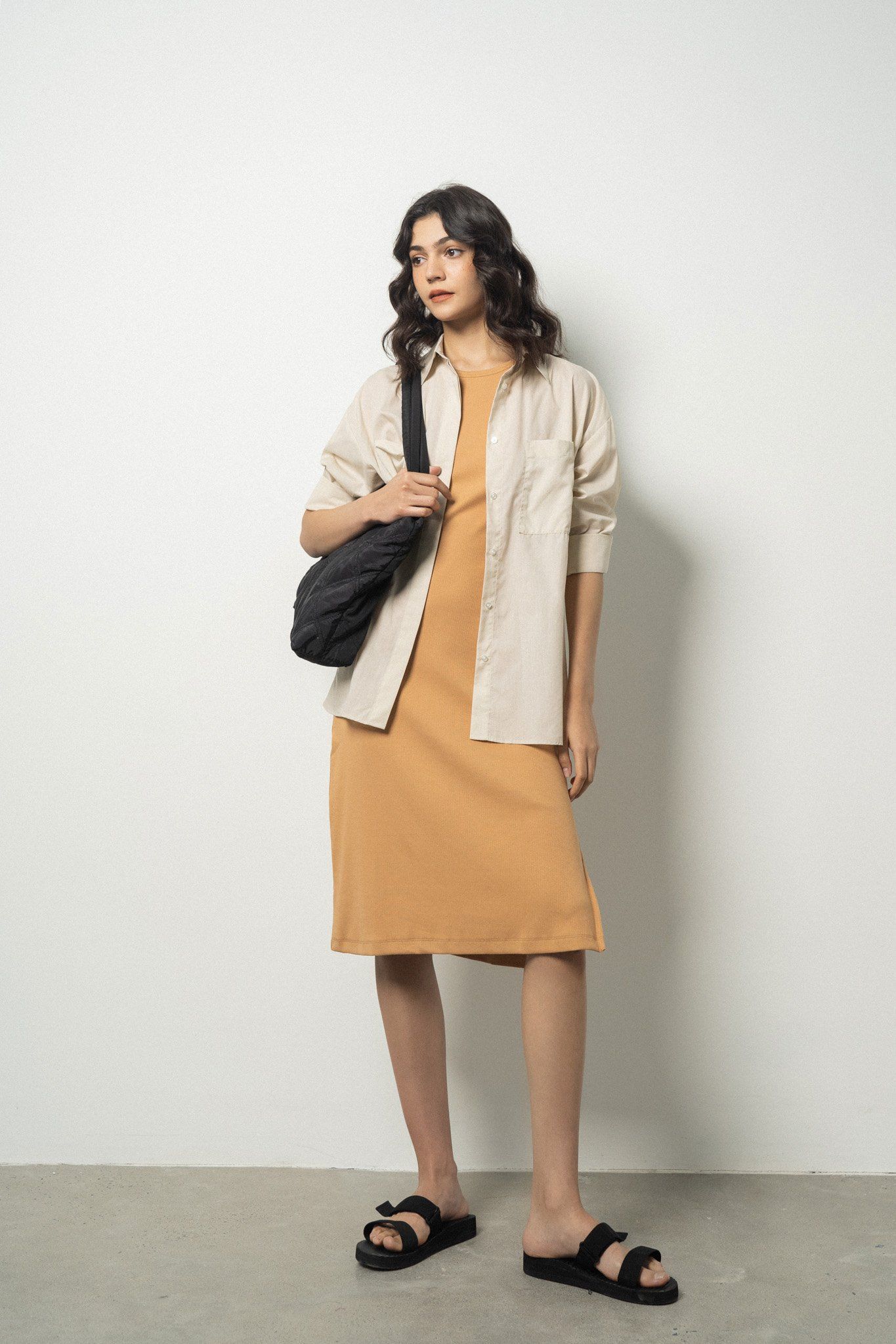  Áo sơ mi nữ dáng rộng túi ngực tối giản 