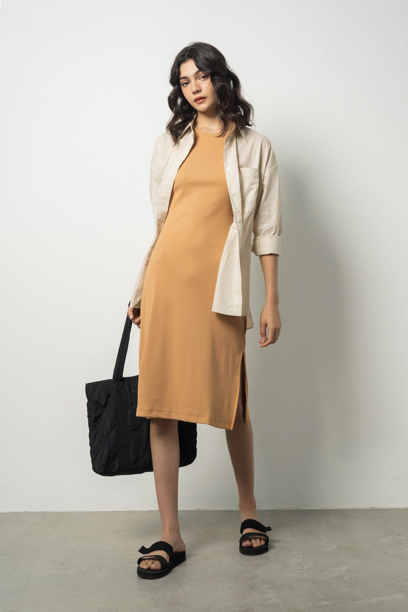  Áo sơ mi nữ dáng rộng túi ngực tối giản 