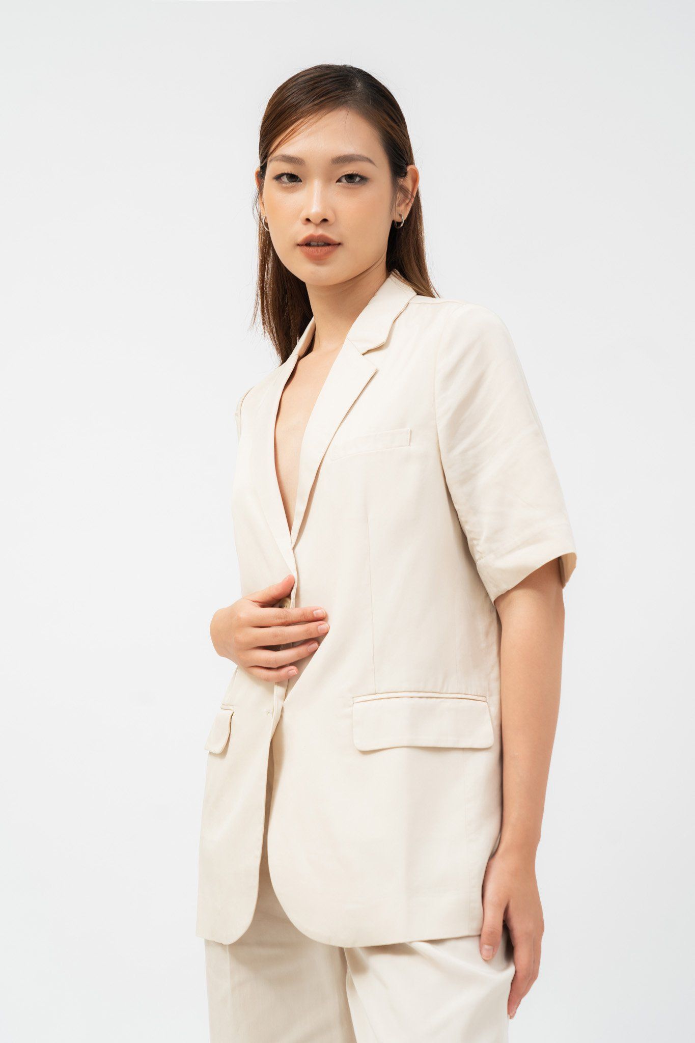  Áo blazer nữ ngắn tay dáng rộng vải tencel 