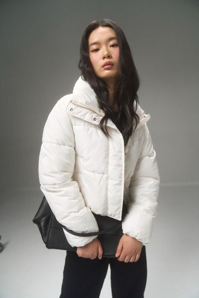  Áo khoác nữ chần bông dáng ngắn 