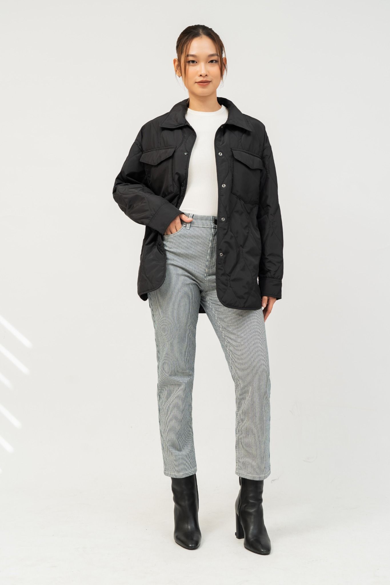  Áo khoác nữ chần bông túi ngực 