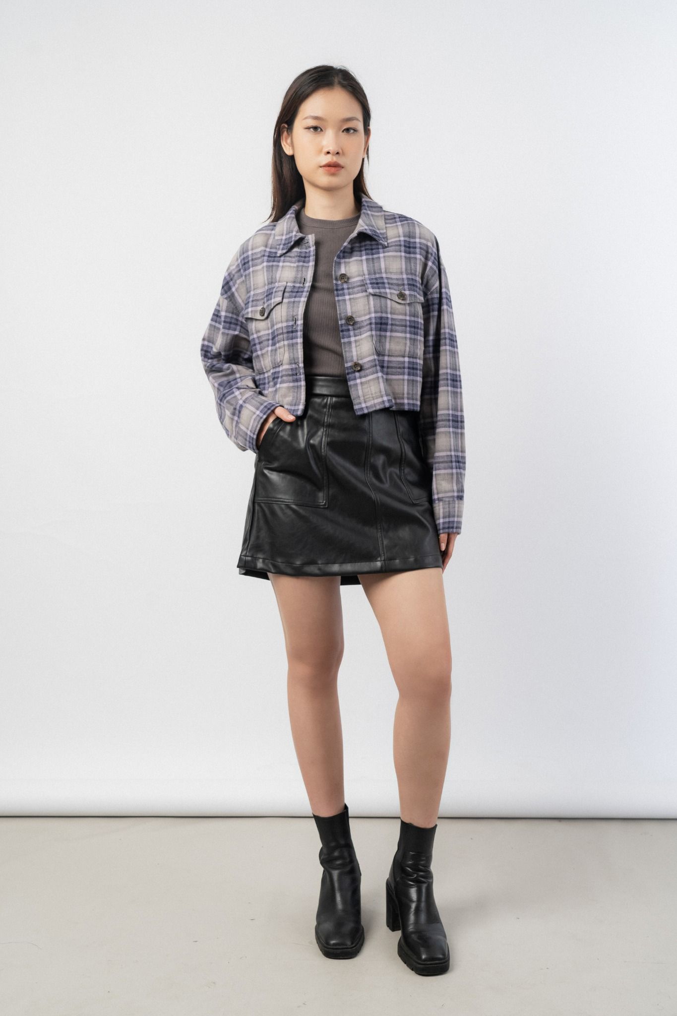  Áo sơ mi nữ flannel kẻ túi ngực 